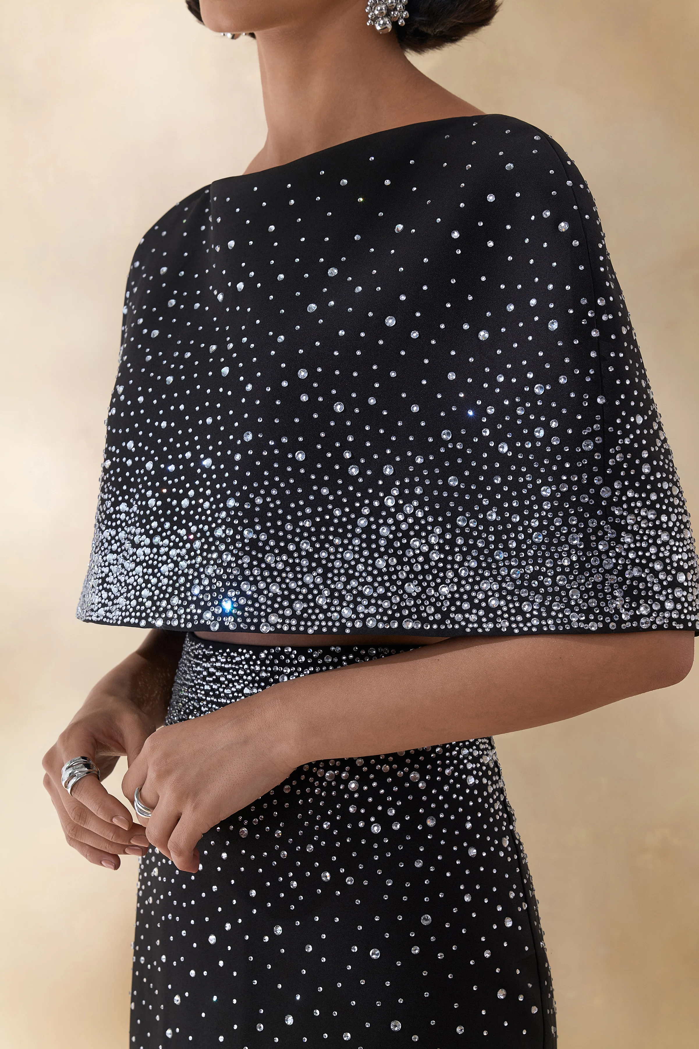 Luxy | Zwarte Versierde Crop Top Met Boothals En Kapmouwen - Image 3