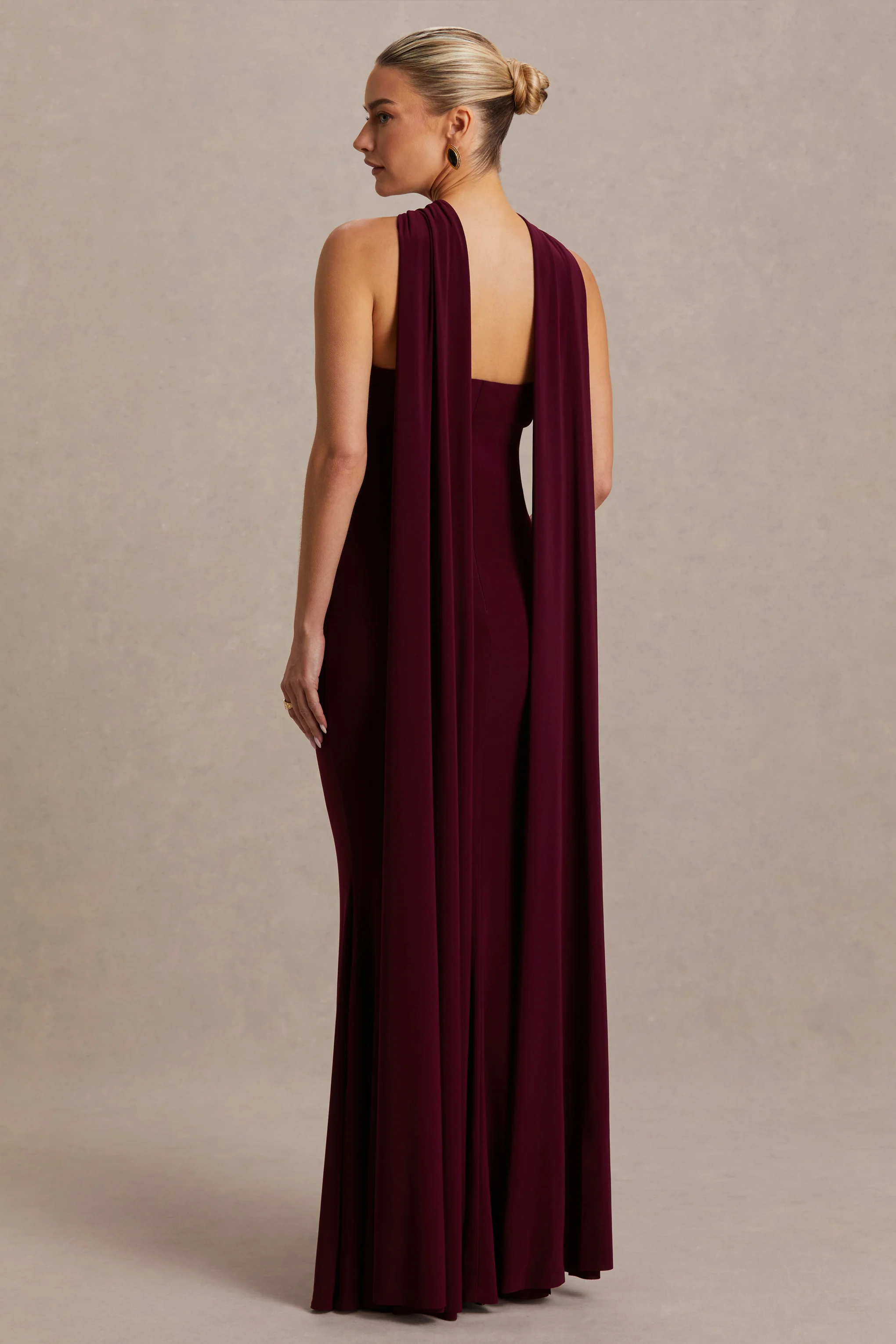 Lyra | Bordeaux Zwangerschaps Maxi Jurk Met Gekruiste Halternek En Cape - Image 2
