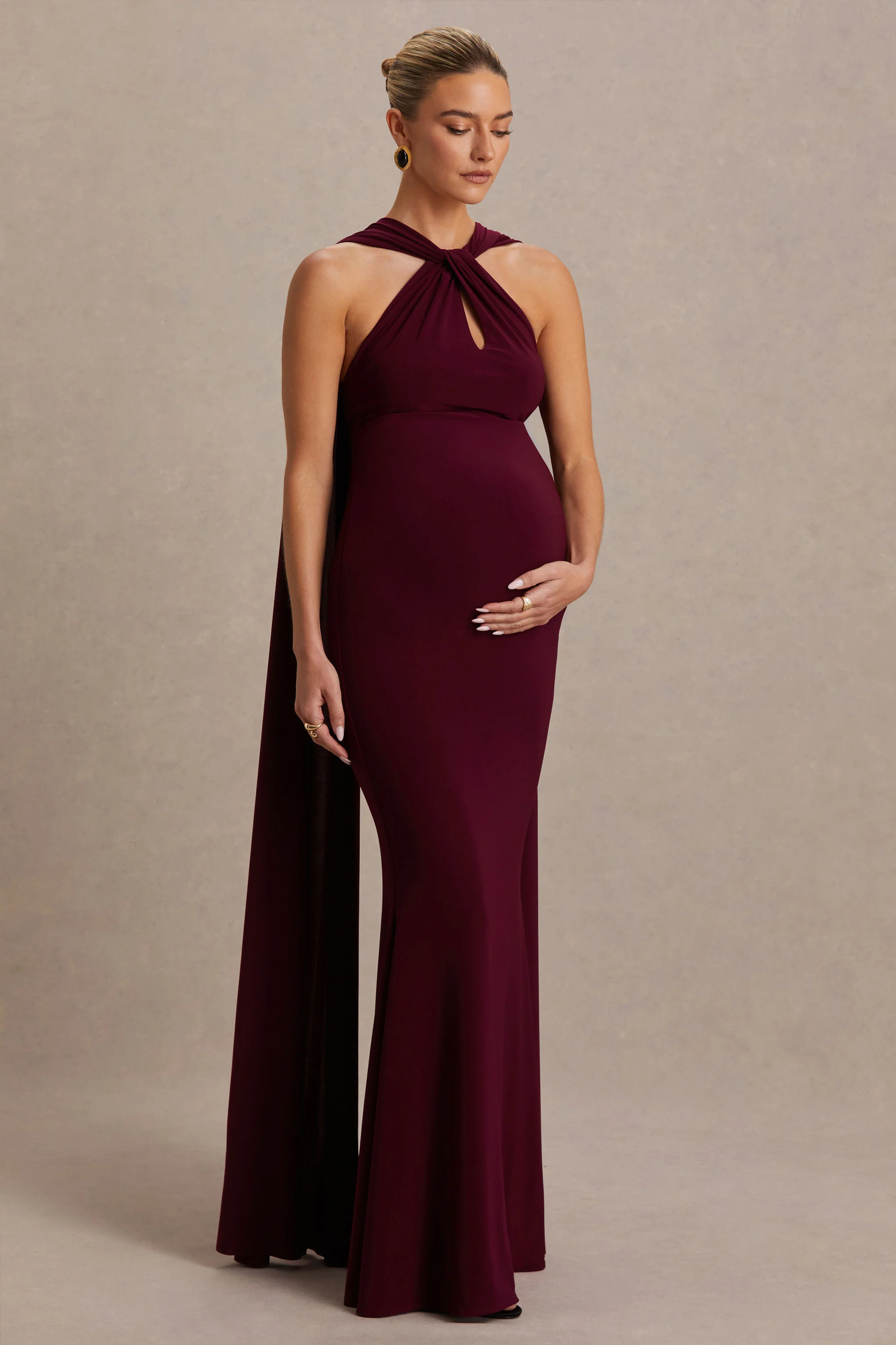 Lyra | Bordeaux Zwangerschaps Maxi Jurk Met Gekruiste Halternek En Cape - Image 4