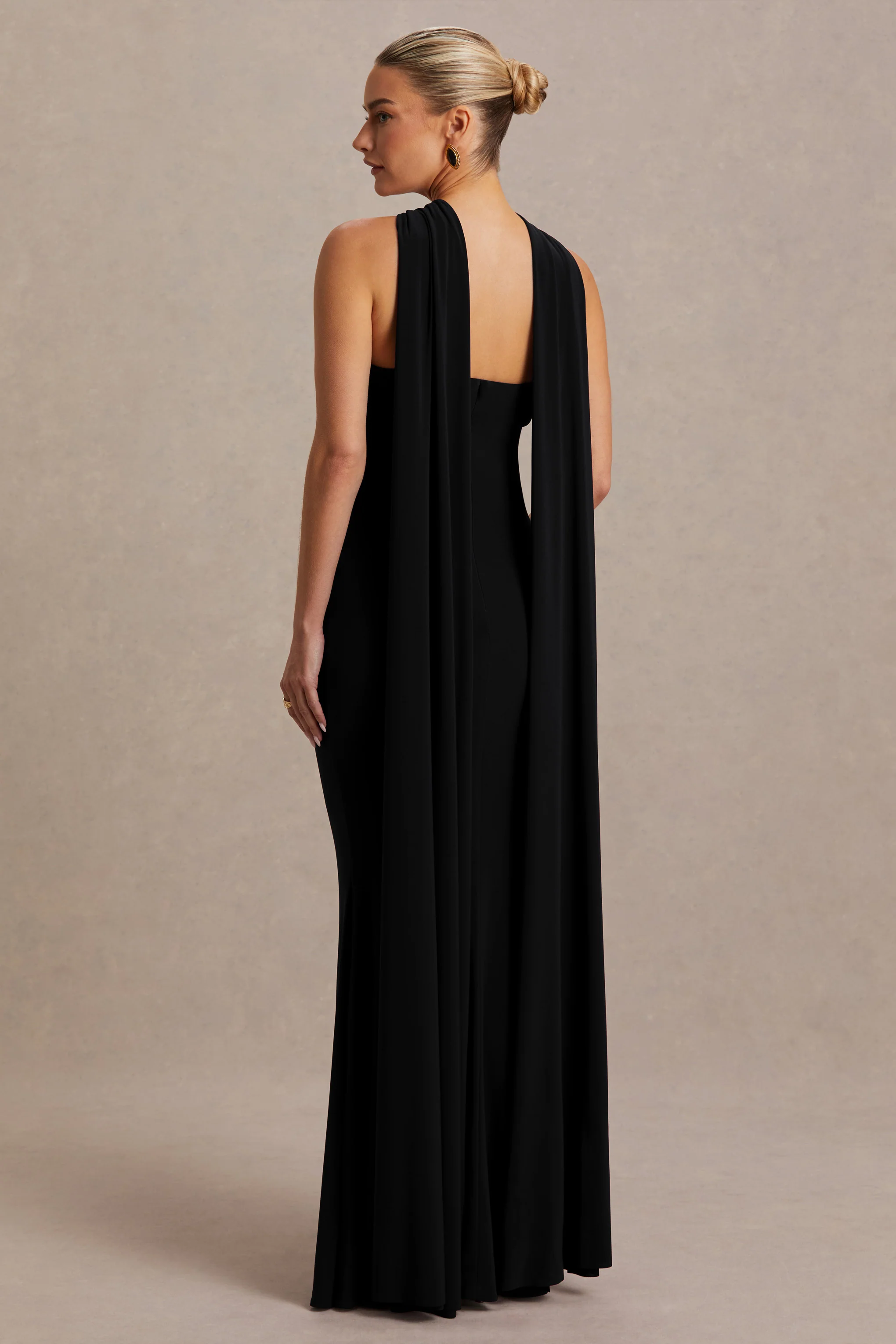 Lyra | Zwarte Zwangerschaps Maxi Jurk Met Gekruiste Halternek En Cape - Image 2