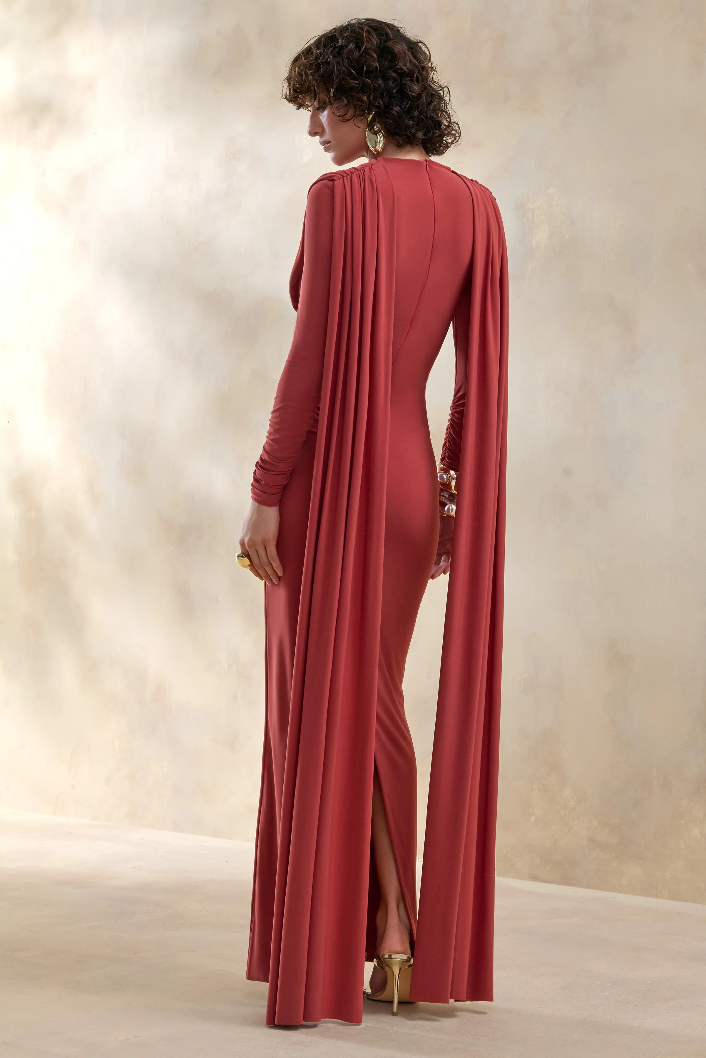 Lysoria | Roestbruine Hoge Halslijn Maxi Jurk met Gedrapeerde Details en Cape Mouwen - Image 2