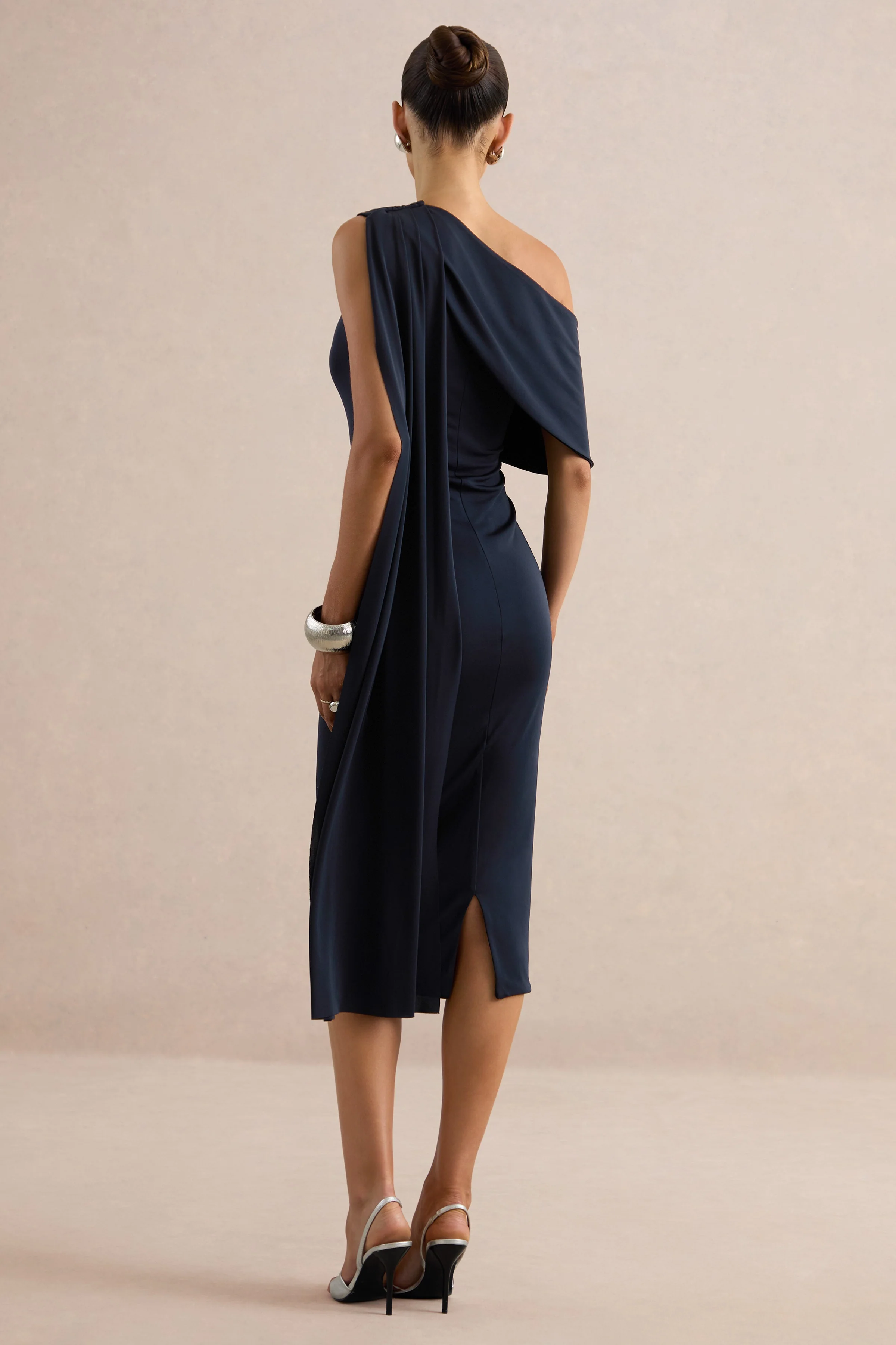 Madelisse | Marineblauwe Asymmetrische Hals Midi Jurk Met Ceintuur - Image 2