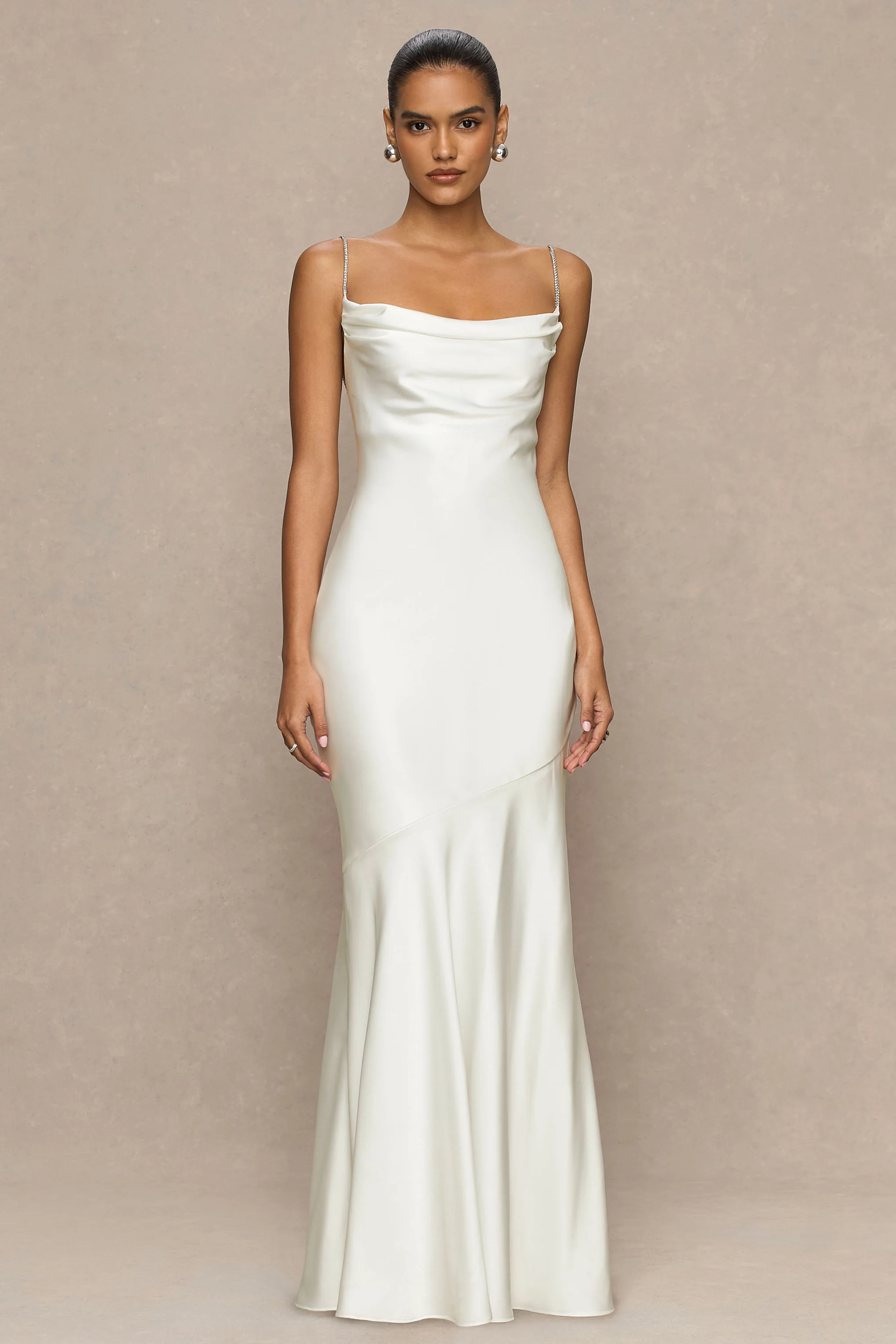 Maelia | Creme Satijnen Draperend Hals Maxi Jurk Met Diamant bandjes - Image 3