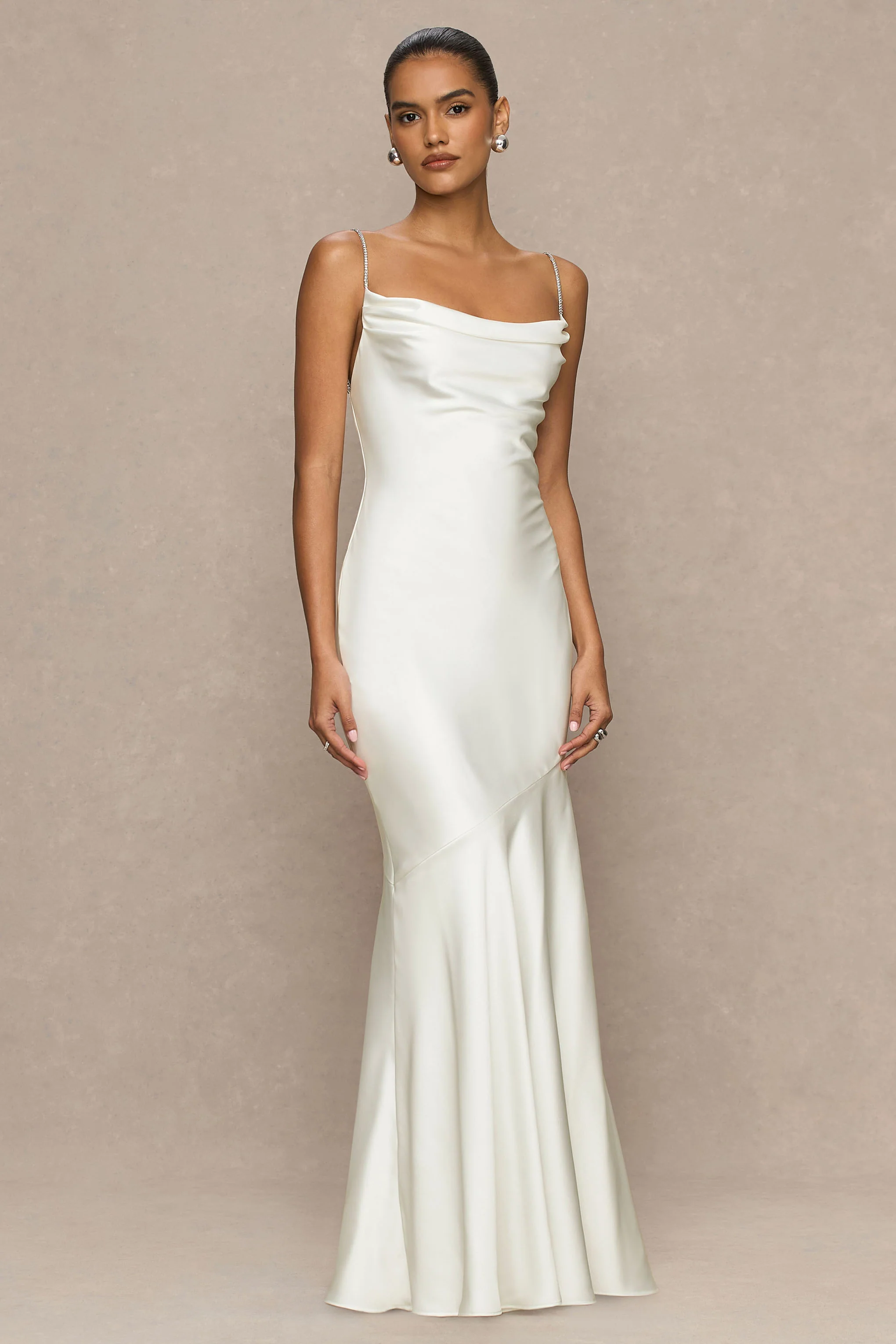 Maelia | Creme Satijnen Draperend Hals Maxi Jurk Met Diamant bandjes - Image 5