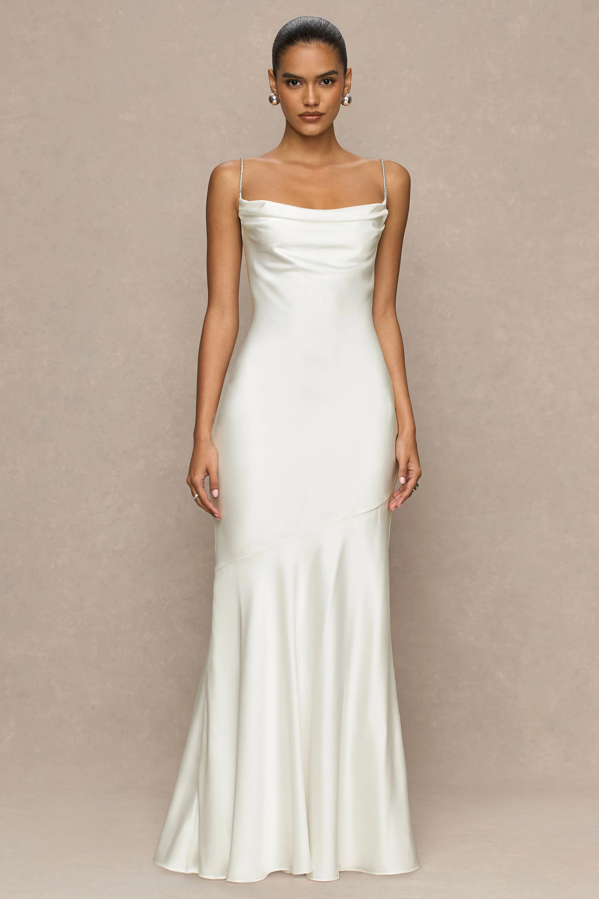 Maelia | Creme Satijnen Draperend Hals Maxi Jurk Met Diamant bandjes - Image 6