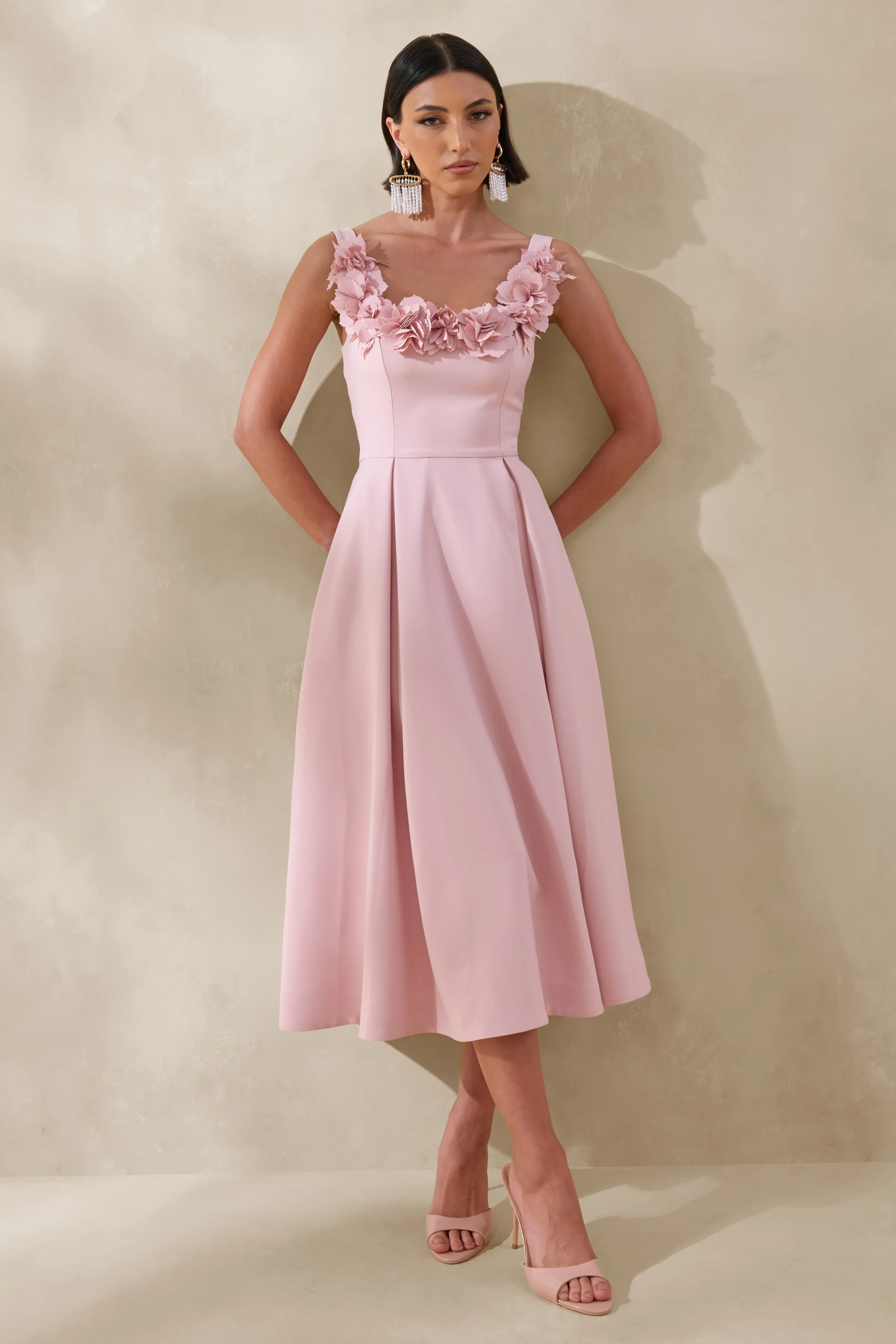 Maelle | Roze Lage Ronde Hals Midi Jurk Met Corsage Details