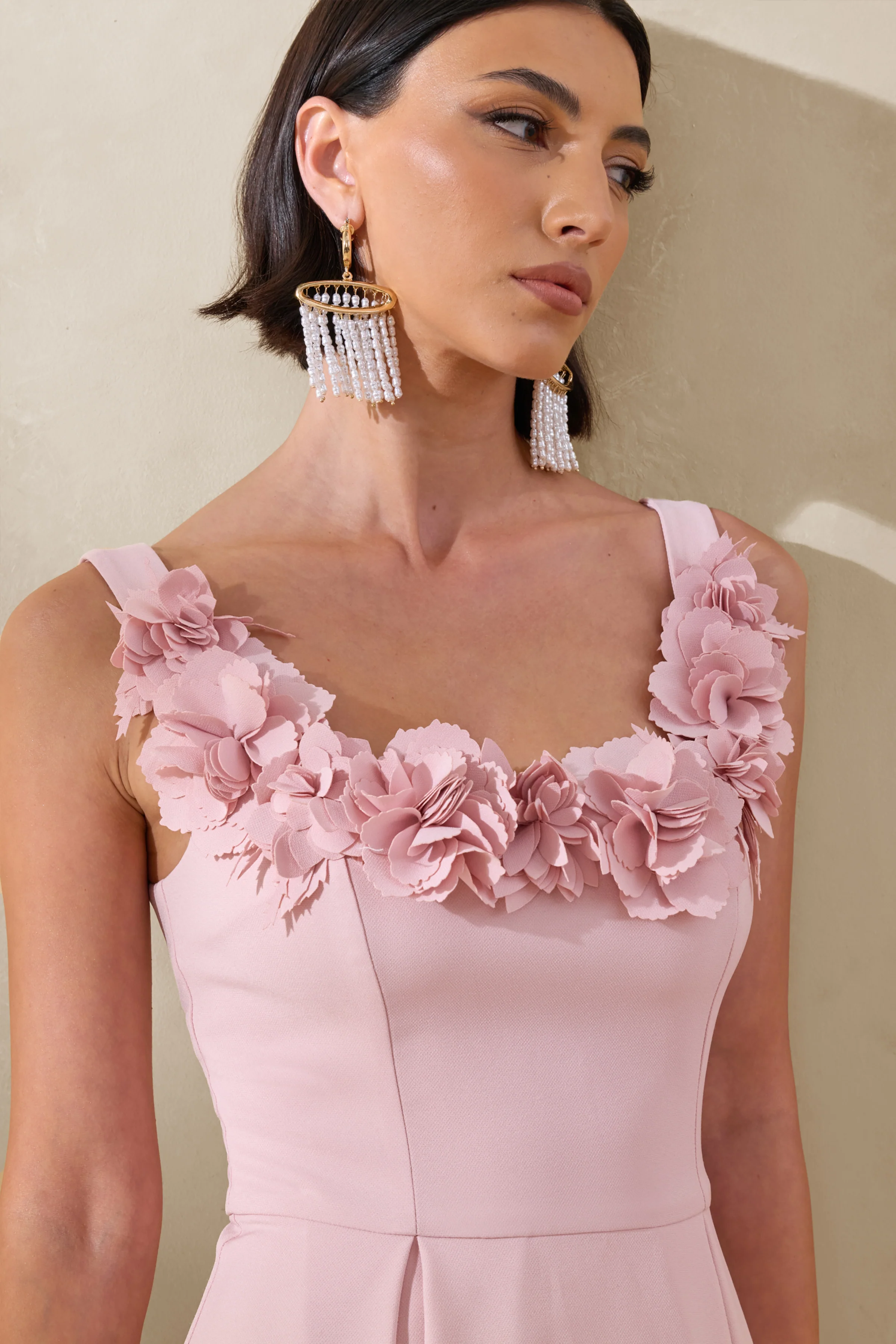 Maelle | Roze Lage Ronde Hals Midi Jurk Met Corsage Details - Image 3
