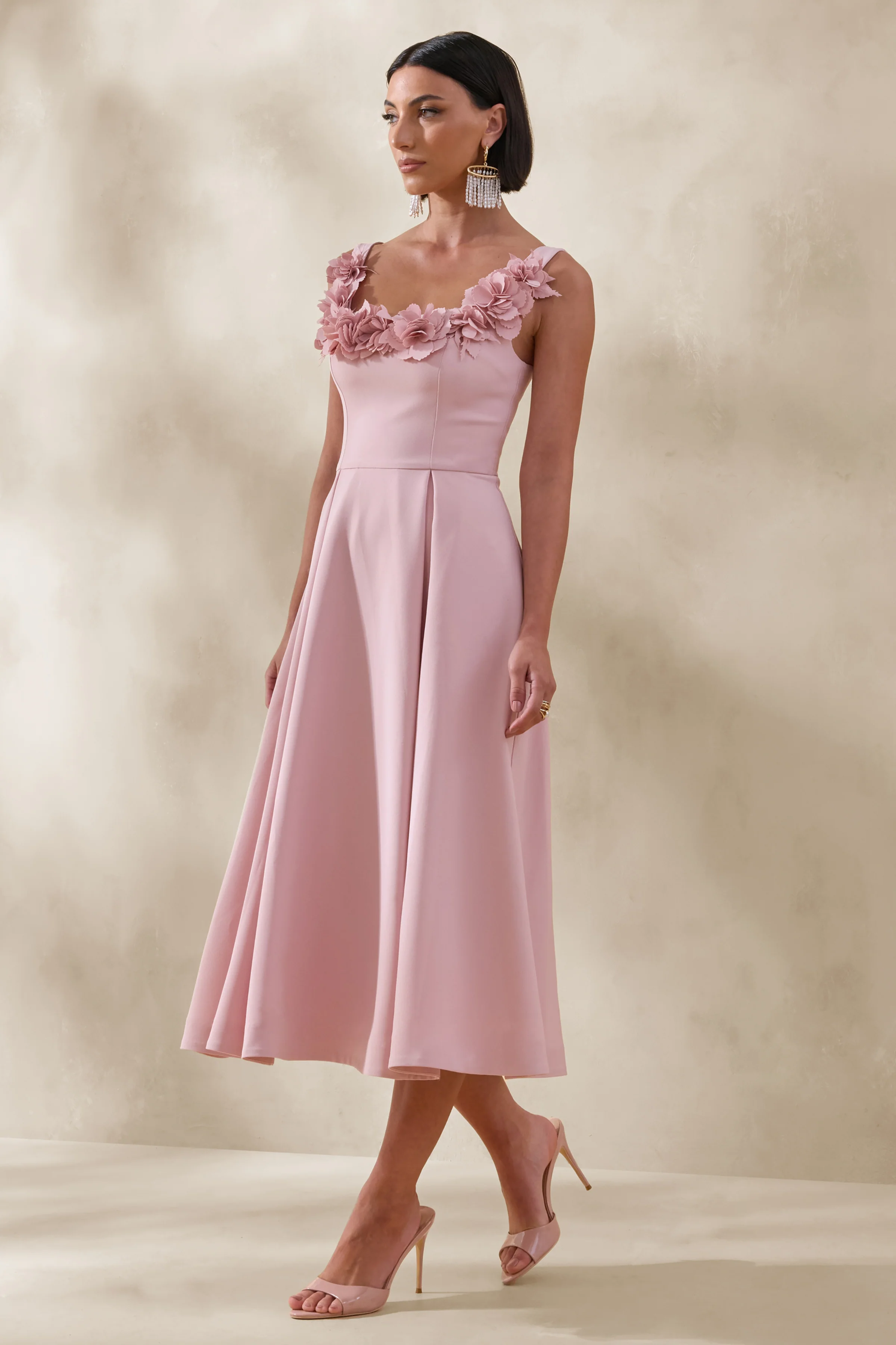 Maelle | Roze Lage Ronde Hals Midi Jurk Met Corsage Details - Image 4