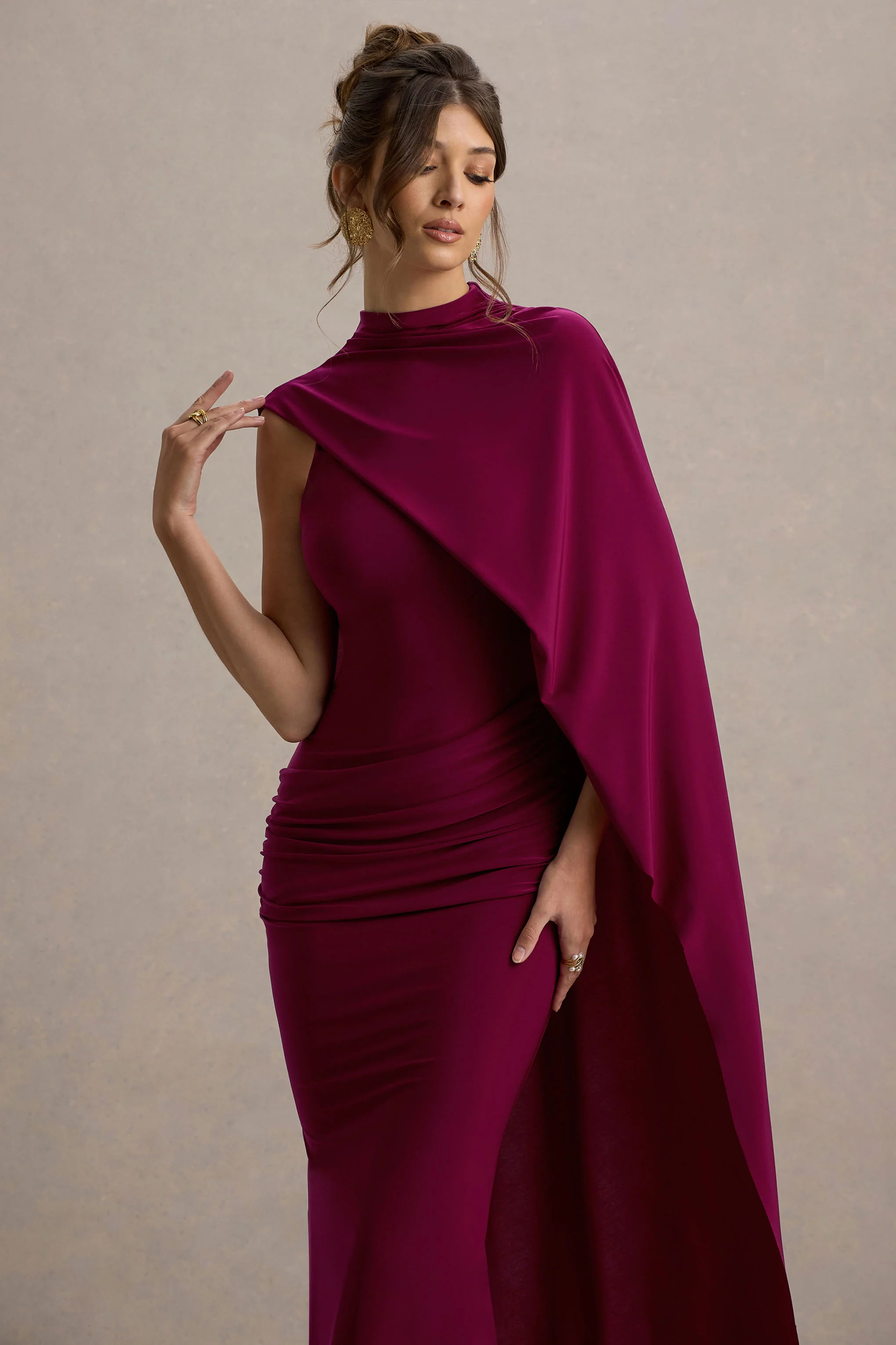 Maeve | Bordeaux Draperend Maxi Jurk Met Cape Mouwen - Image 3