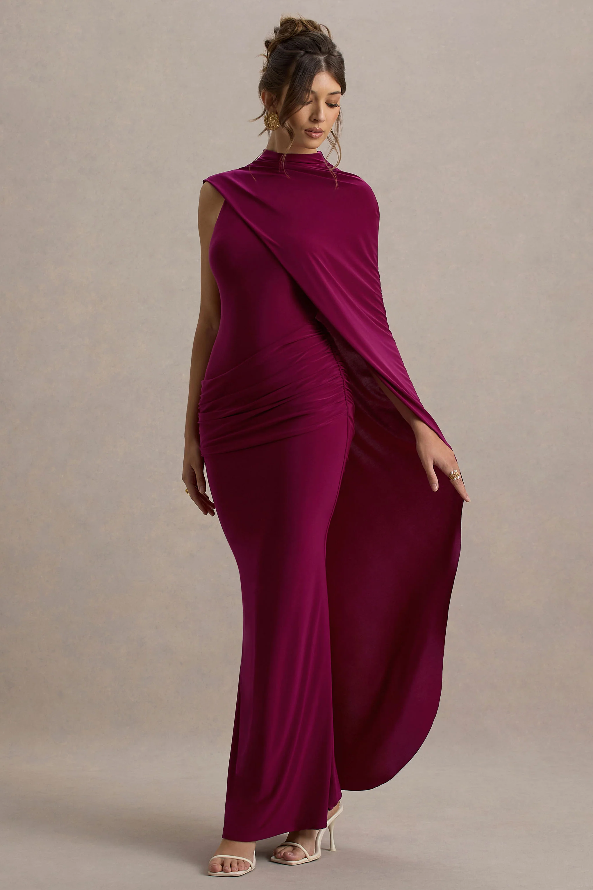 Maeve | Bordeaux Draperend Maxi Jurk Met Cape Mouwen - Image 4