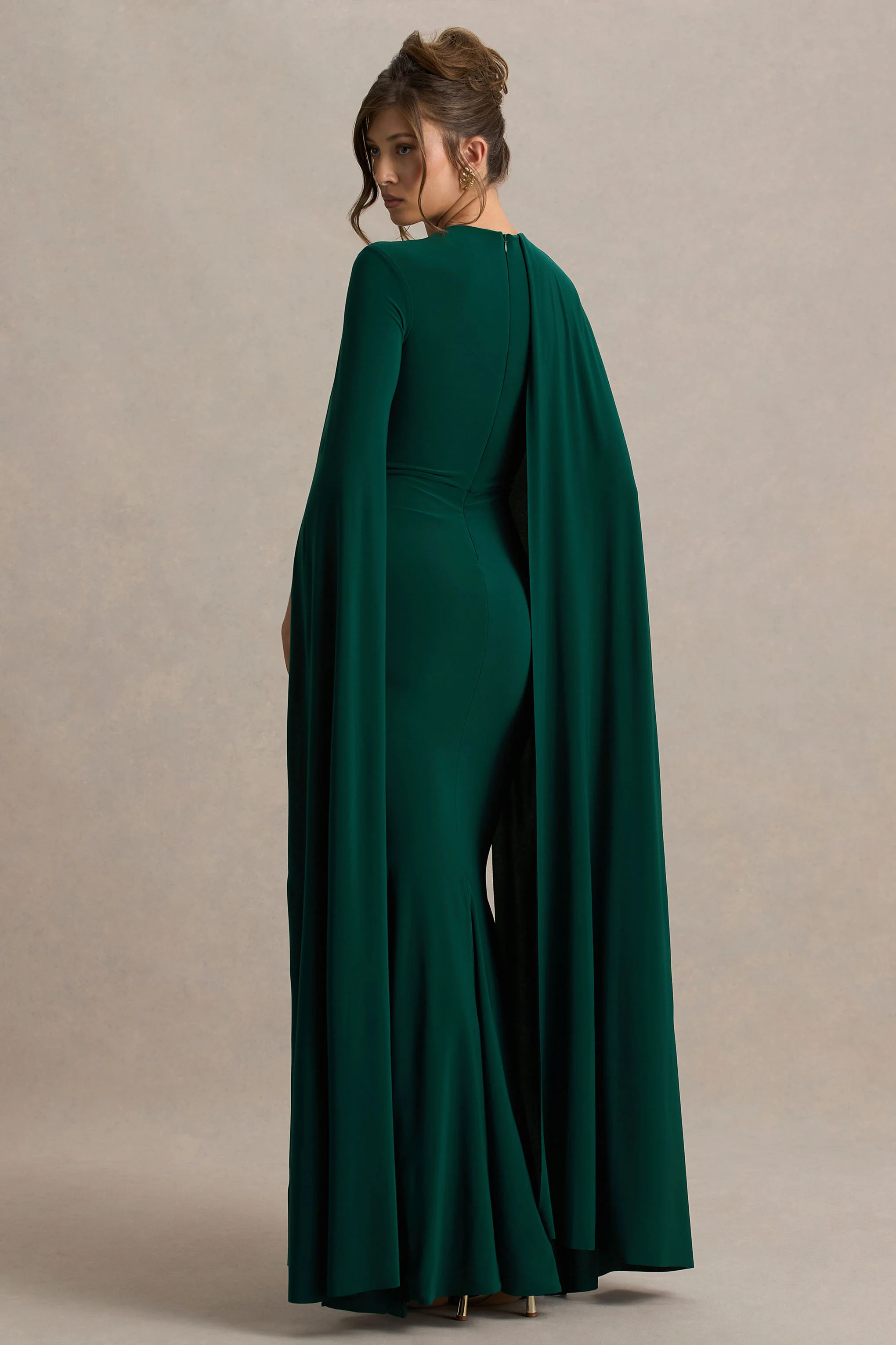 Magdelena | Flessengroene Asymmetrische Cape Maxi Jurk - Image 2