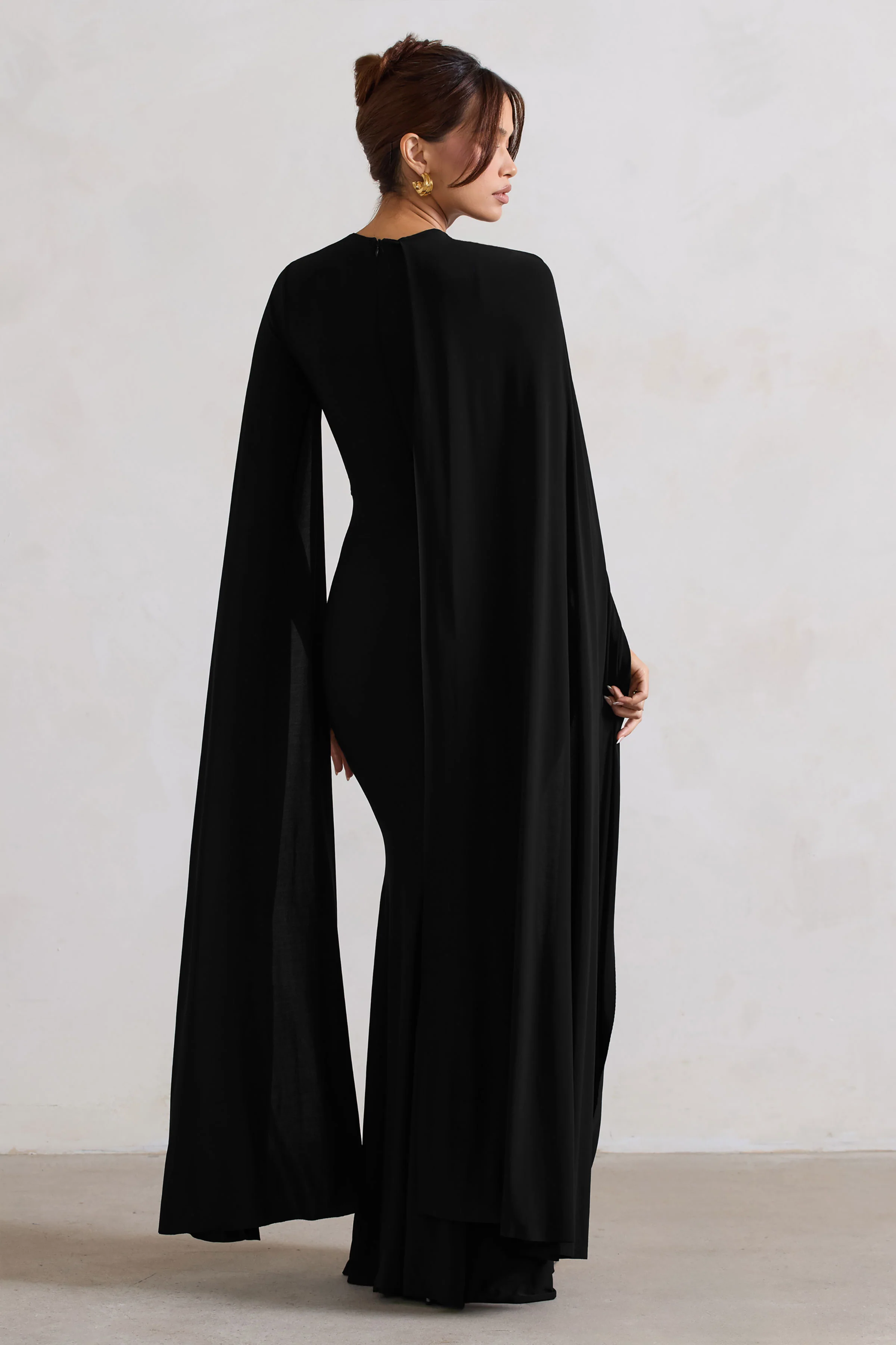 Magdelena | Zwarte Asymmetrische Cape Maxi Jurk - Image 2
