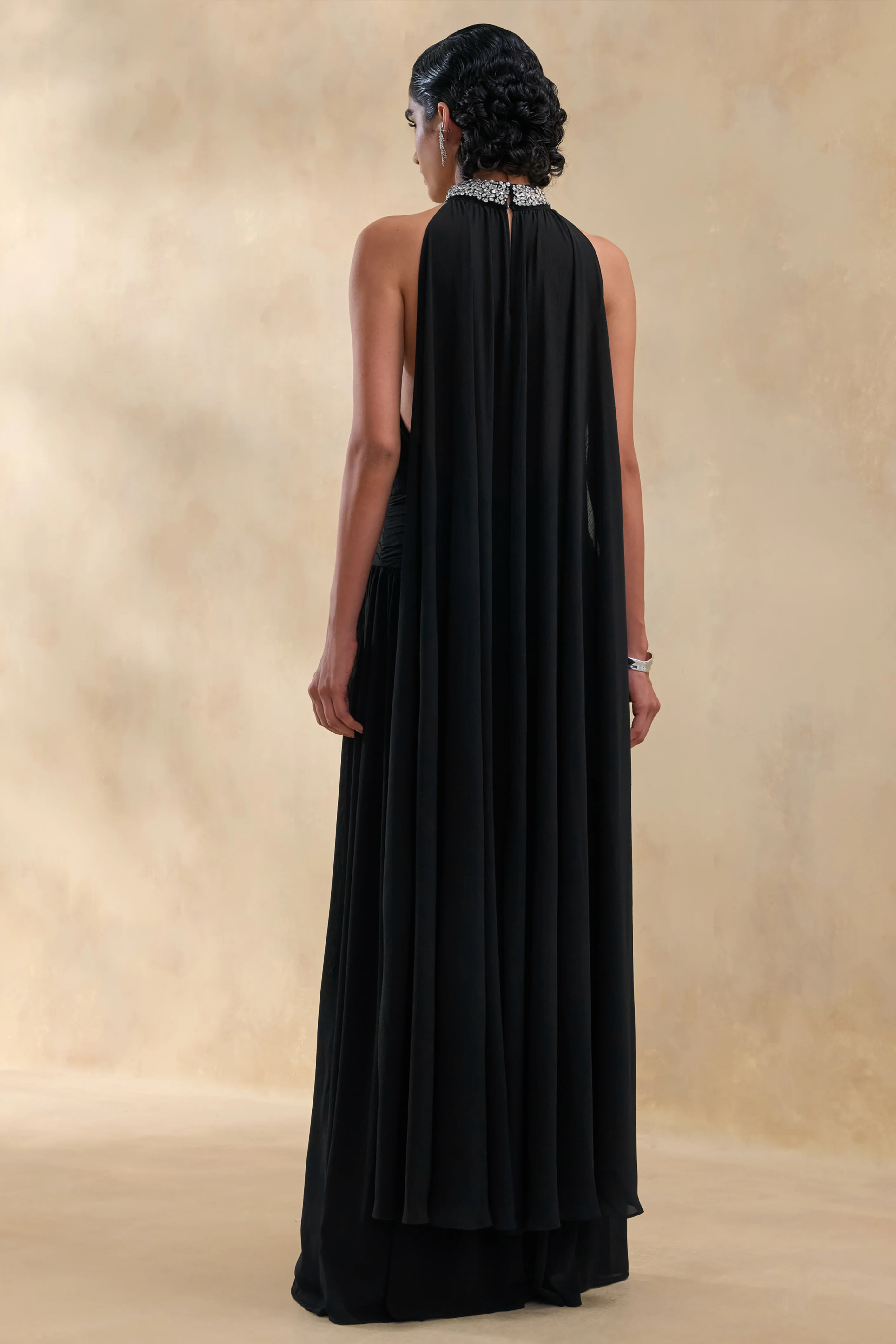 Marie | Zwarte Halternek Maxi Jurk Met Versierde Details - Image 2
