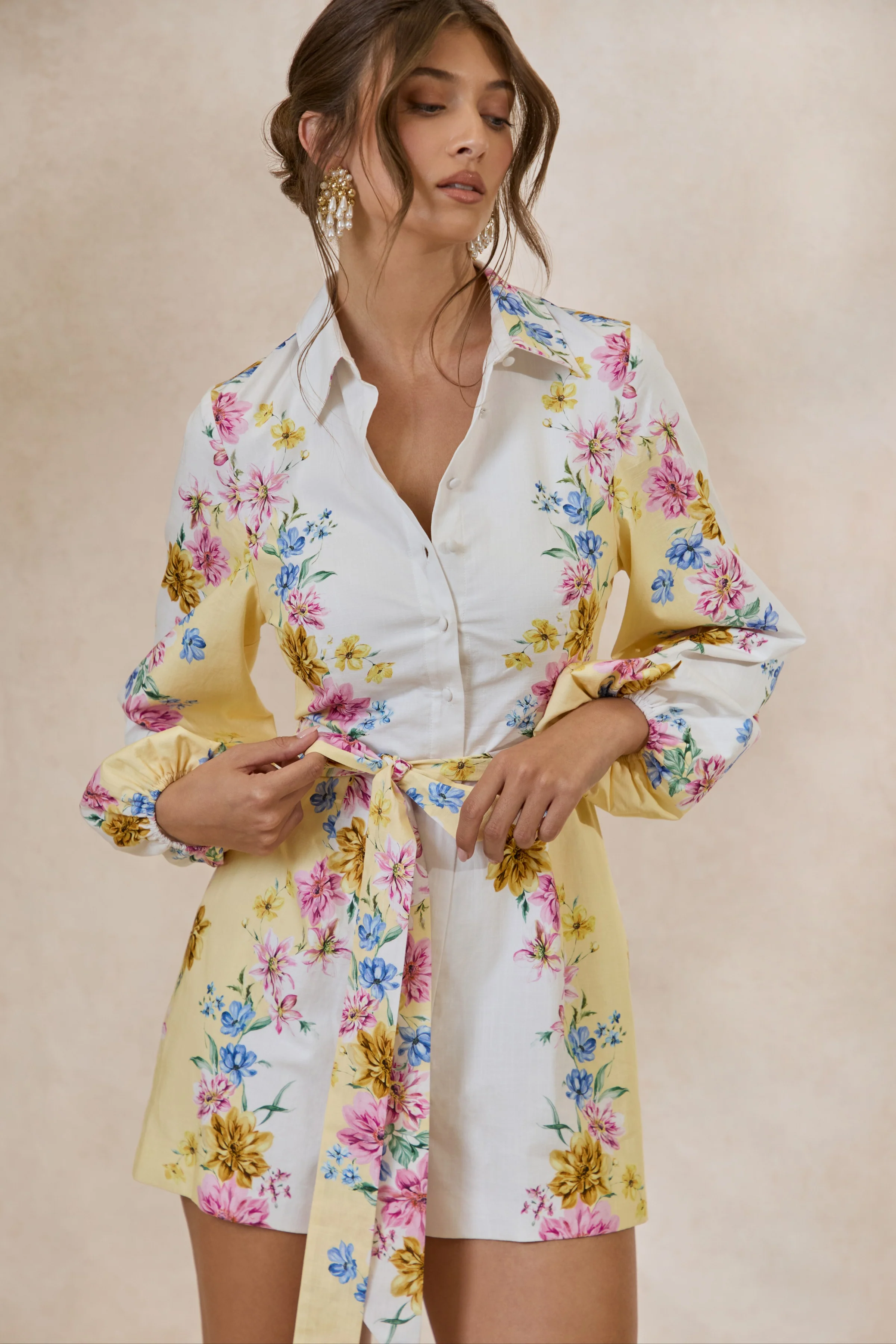 Mariposa | Citroengele Bloemenprint Ronde Hals Getailleerde Playsuit - Image 3