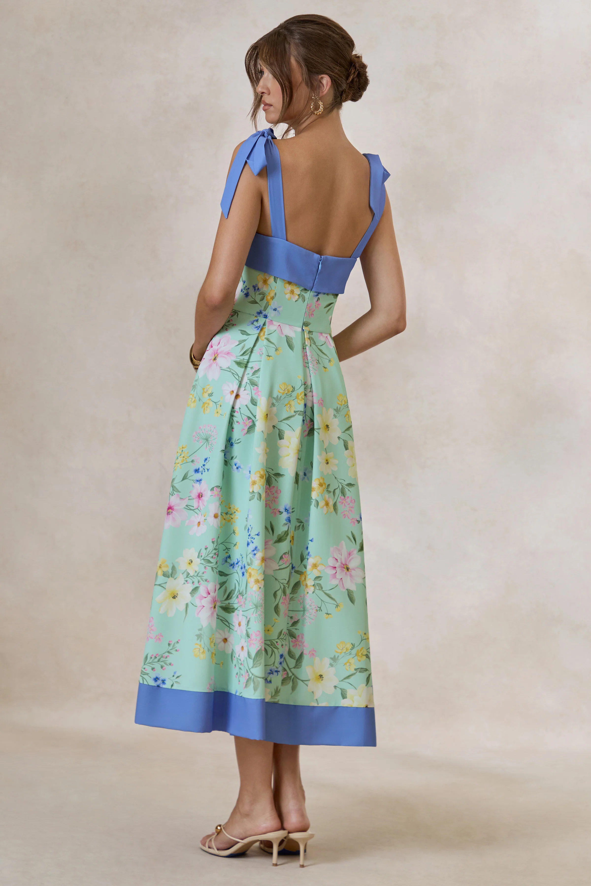 Marlisa | Mintgroene Midijurk Met Bloemenprint, Vierkante Hals En Strikbandjes - Image 2