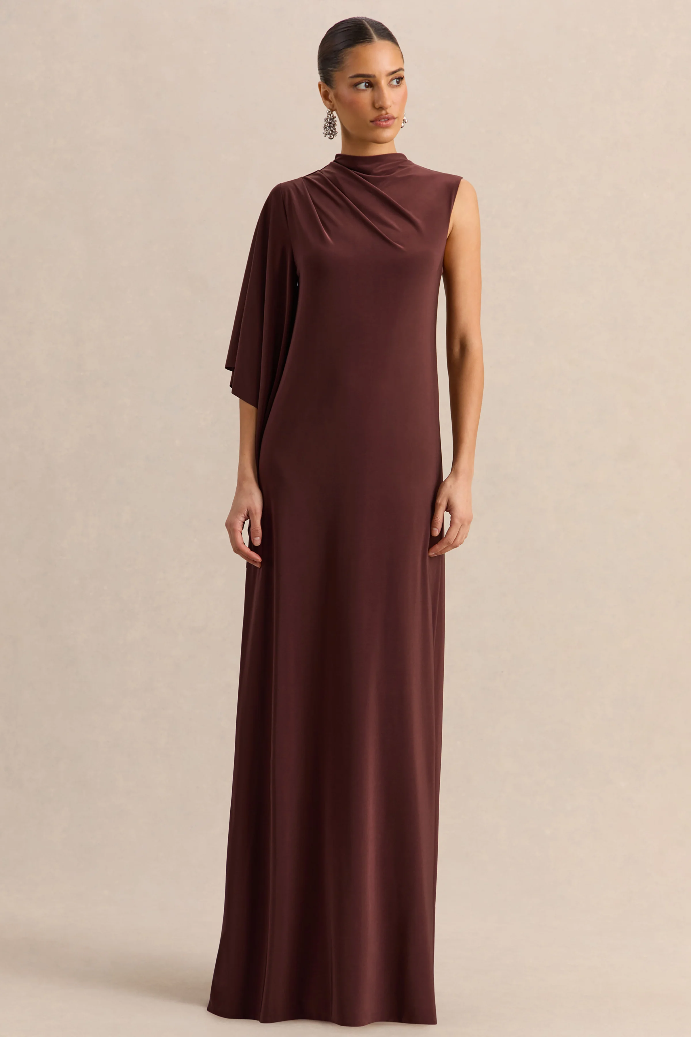 Marosia | Bruine Maxi Jurk Met Hoge Hals En Eén Lange Mouw - Image 5