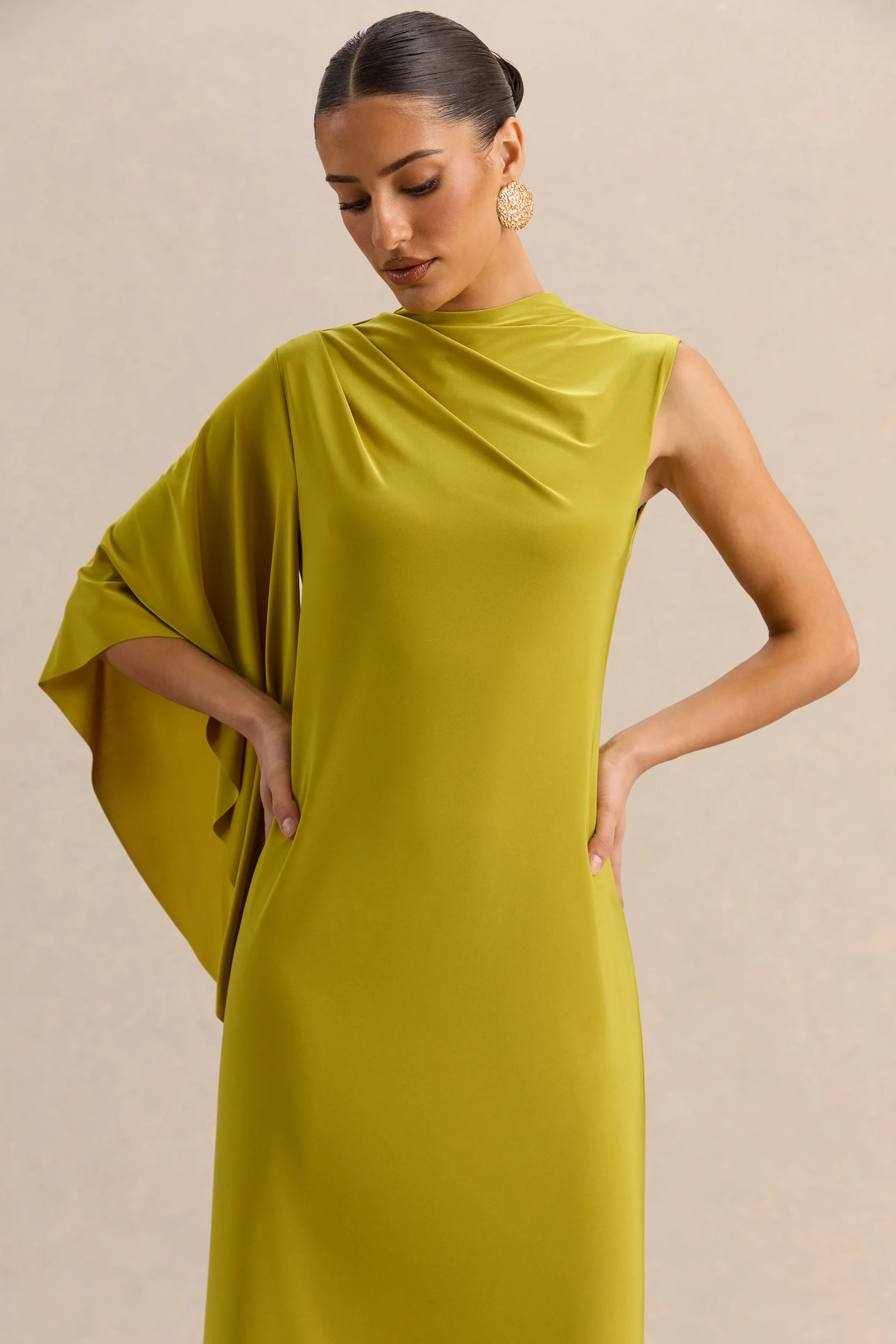 Marosia | Olijfgroene Maxi Jurk Met Hoge Hals En Één Lange Mouw - Image 3