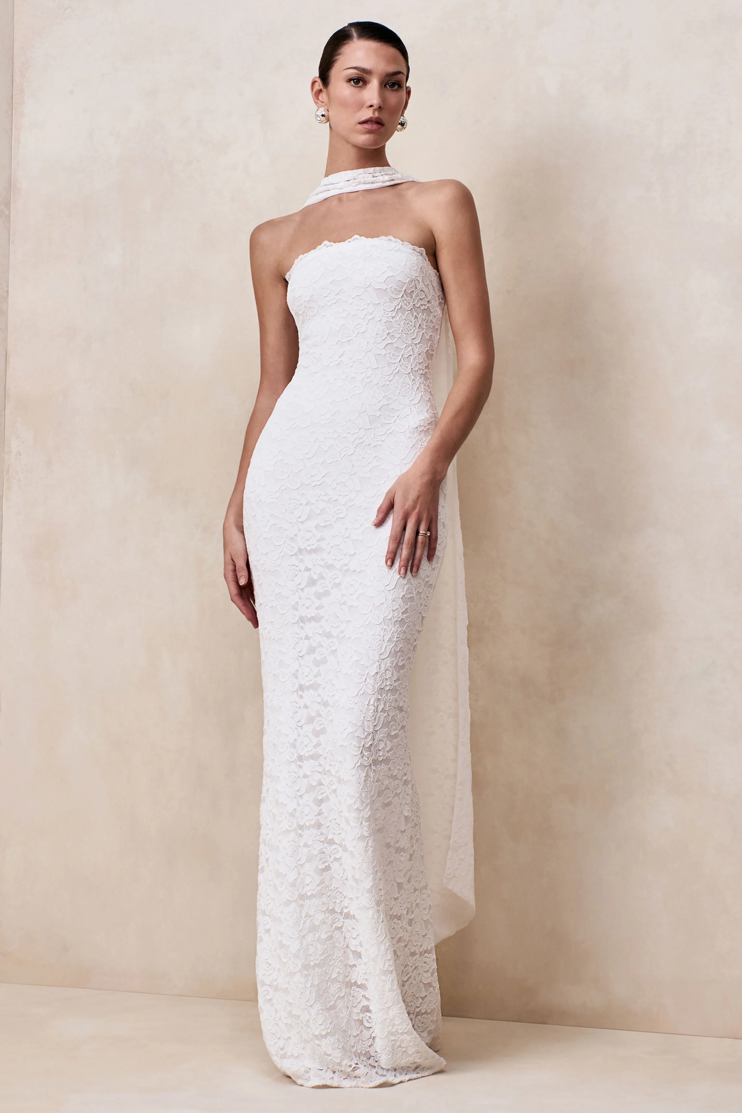 Massima | Witte Kanten Bandeau Maxi Jurk Met Sjaal Detail