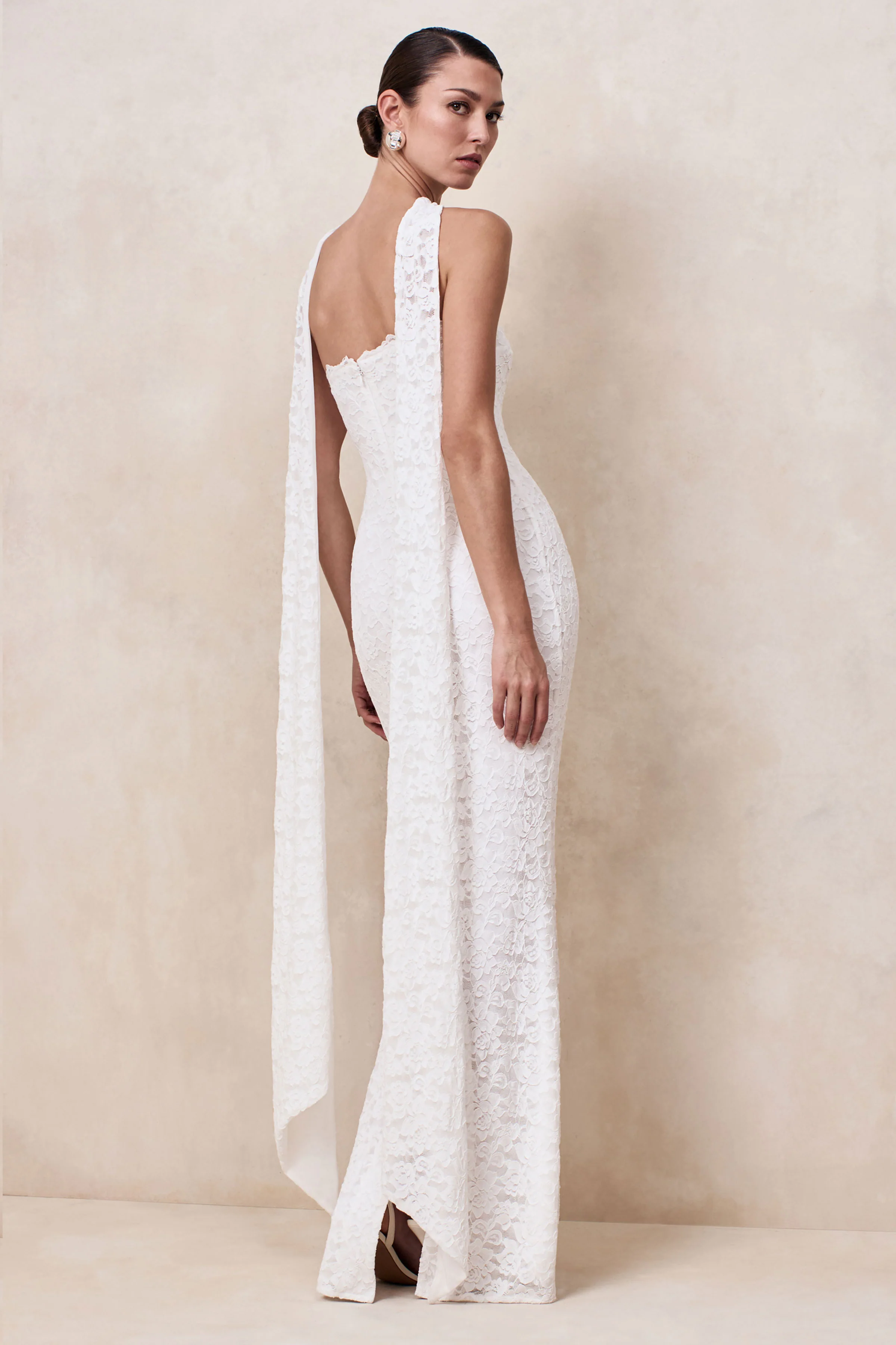 Massima | Witte Kanten Bandeau Maxi Jurk Met Sjaal Detail - Image 2