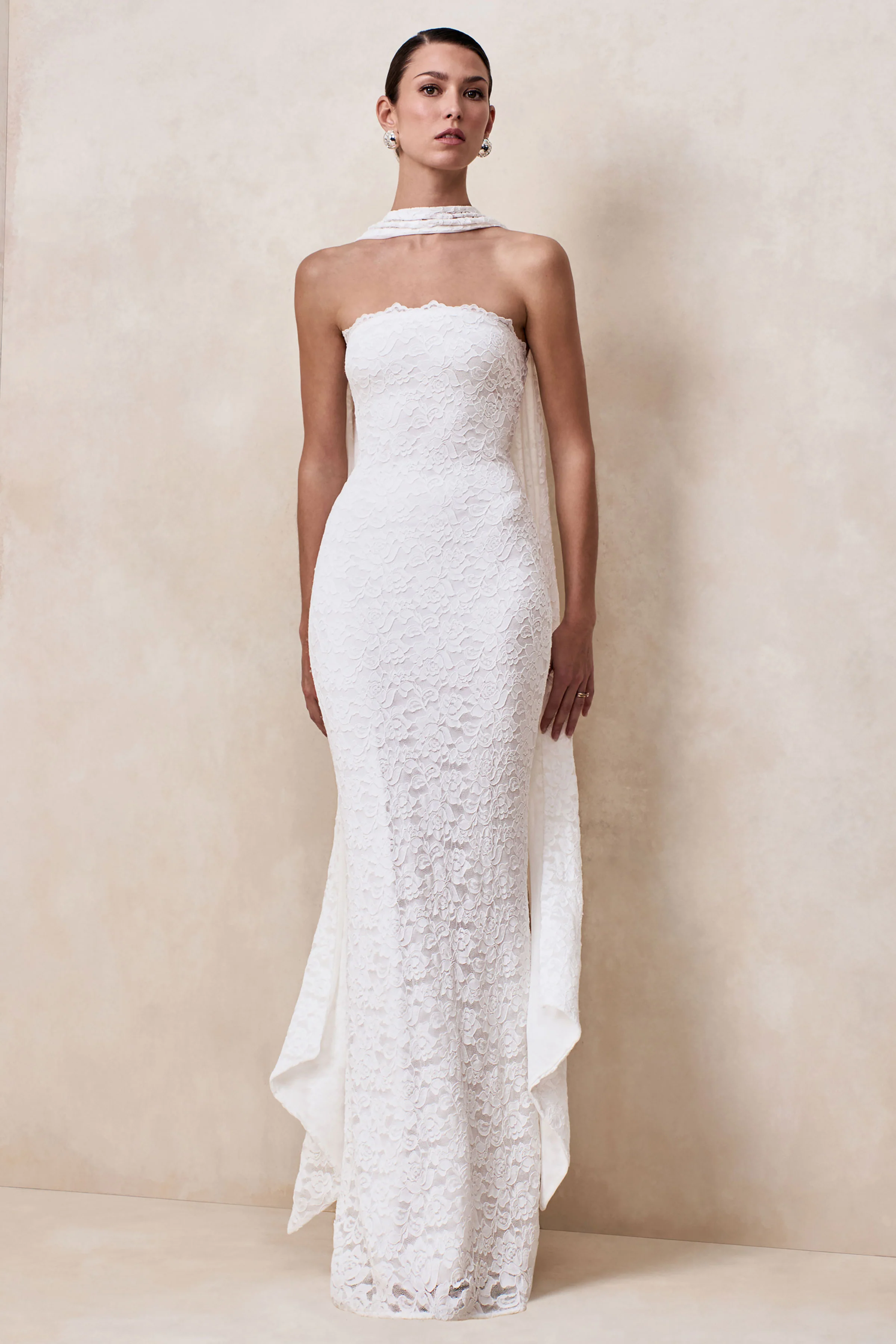 Massima | Witte Kanten Bandeau Maxi Jurk Met Sjaal Detail - Image 6