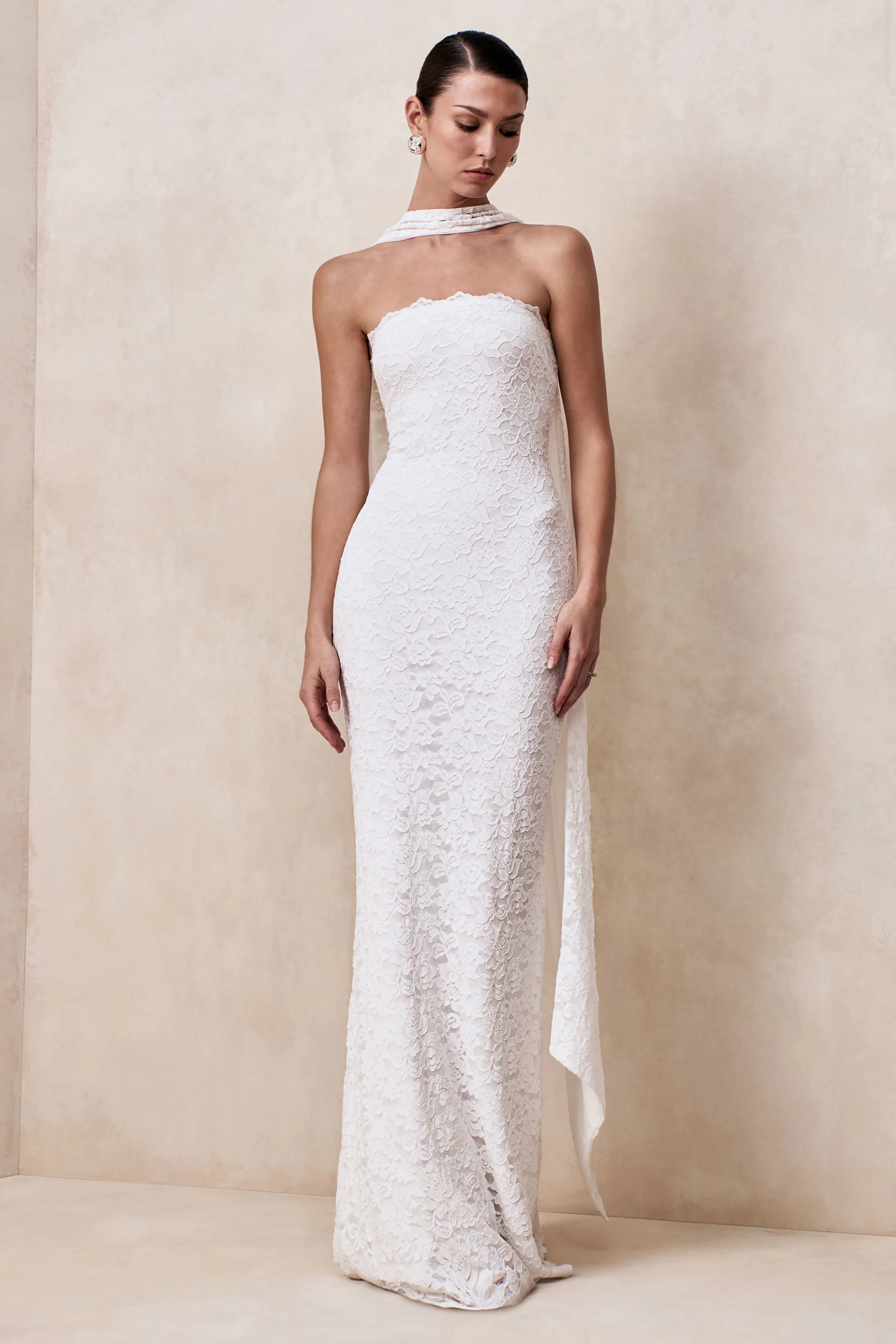 Massima | Witte Kanten Bandeau Maxi Jurk Met Sjaal Detail - Image 7