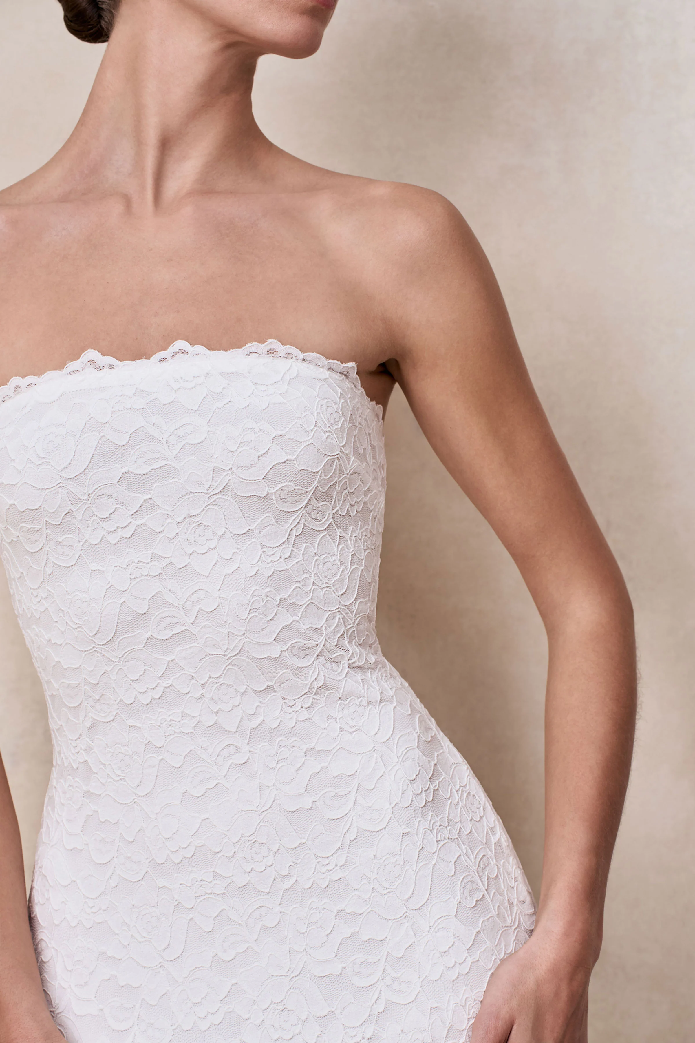 Massima | Witte Kanten Bandeau Maxi Jurk Met Sjaal Detail - Image 8