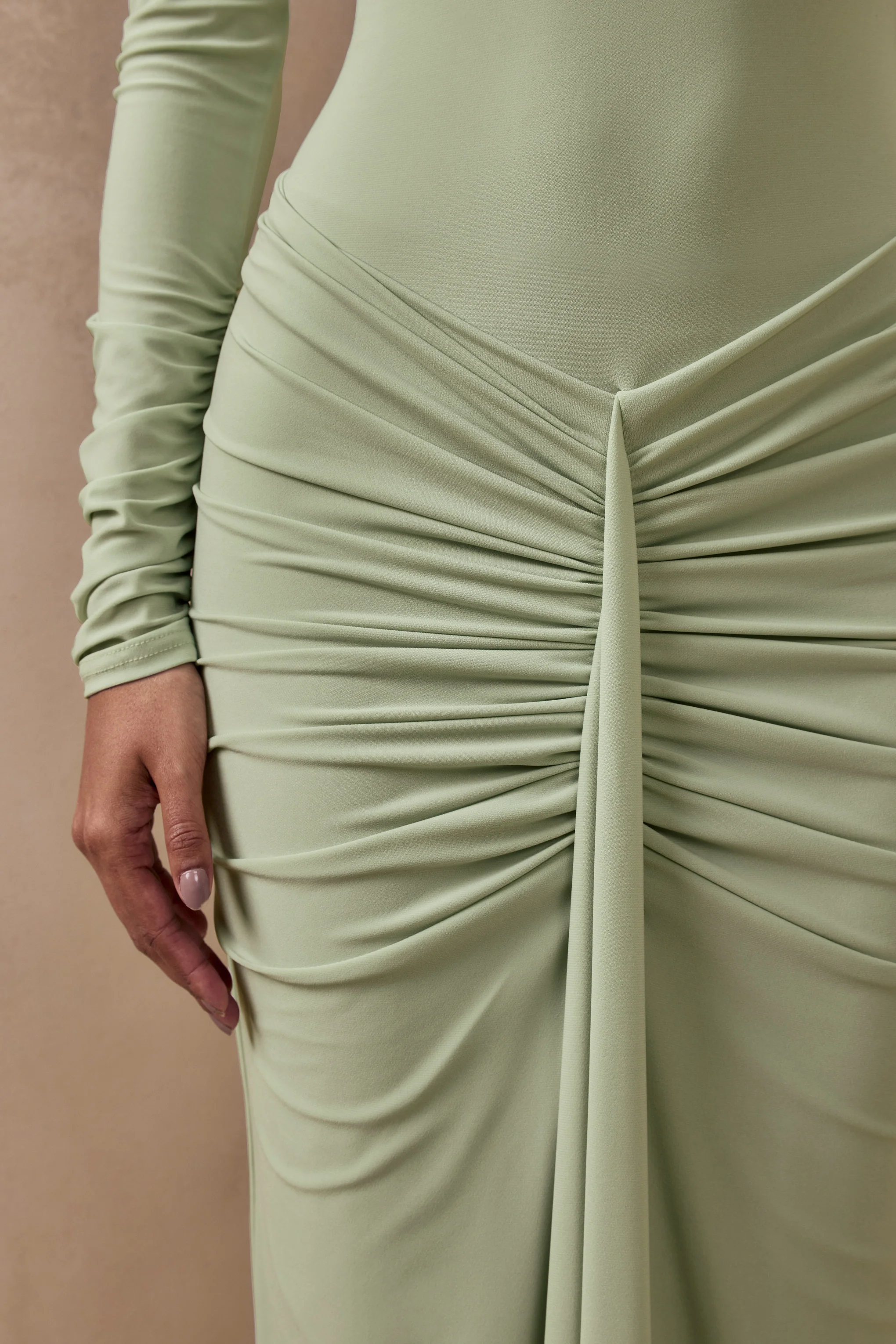 Matilda | Lichtgroene Boot Hals Maxi Jurk Met Gerimpeld Details - Image 6