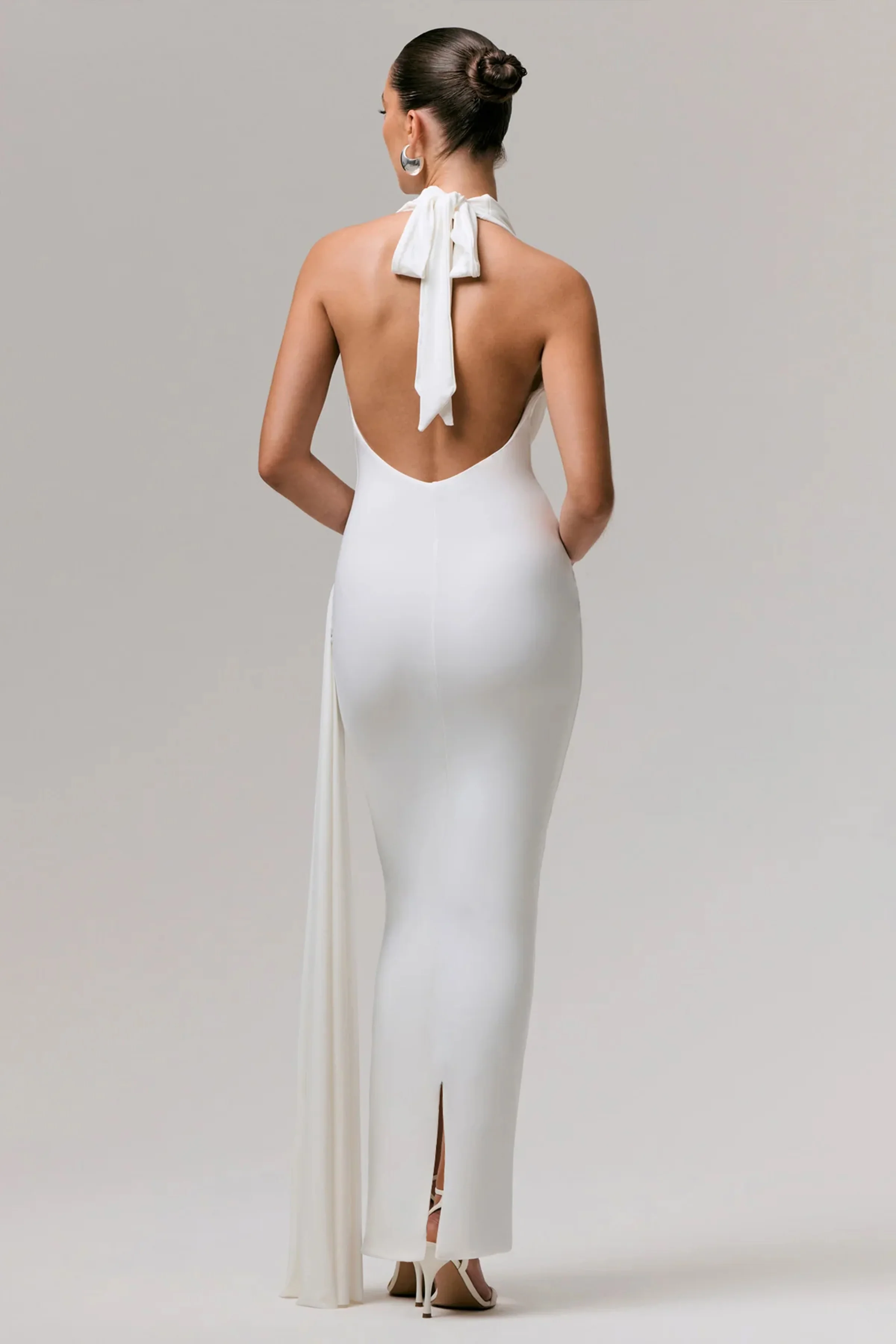 Maude | Witte Diepe V-Hals Maxi Jurk Met Ceintuur - Image 2
