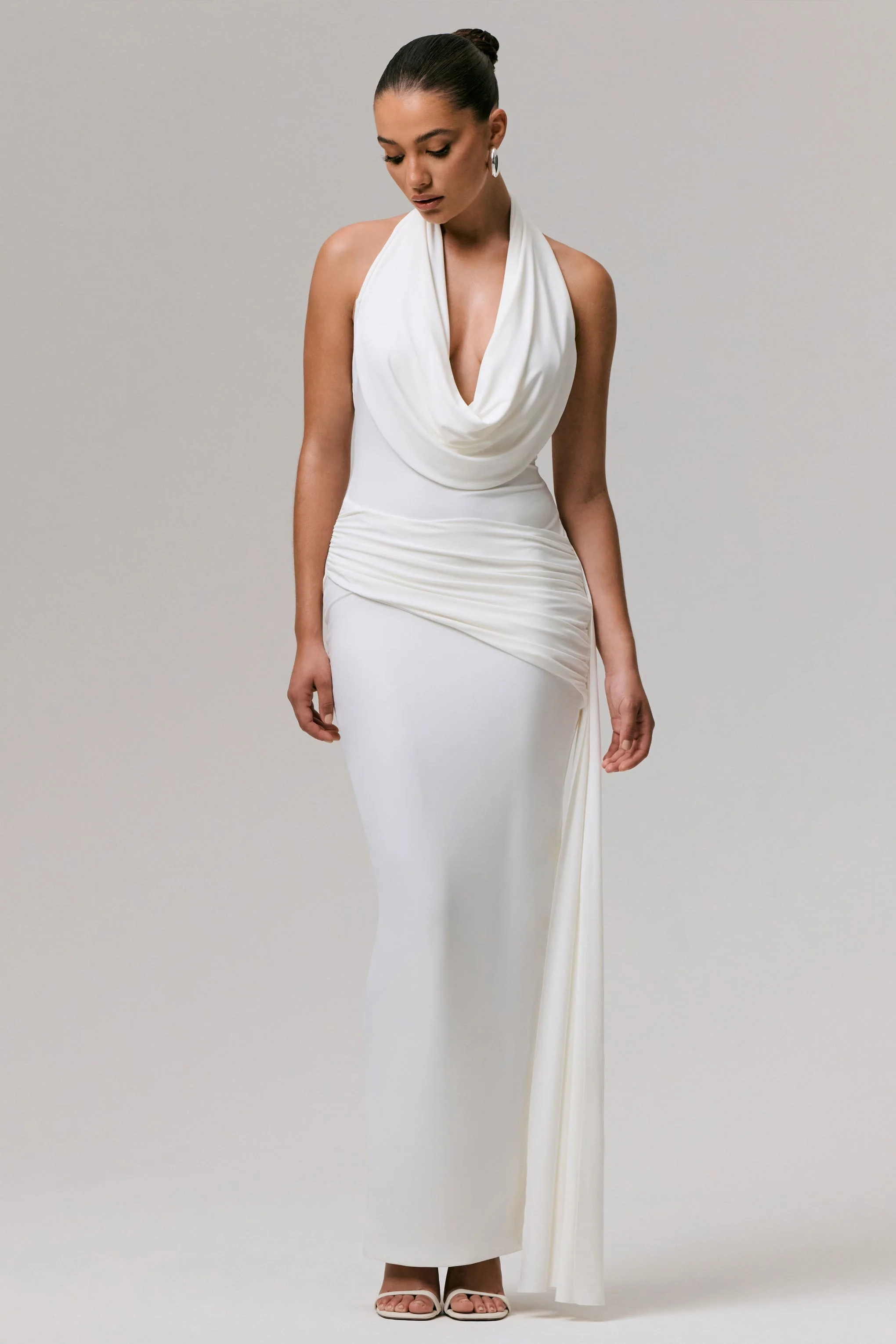Maude | Witte Diepe V-Hals Maxi Jurk Met Ceintuur - Image 3