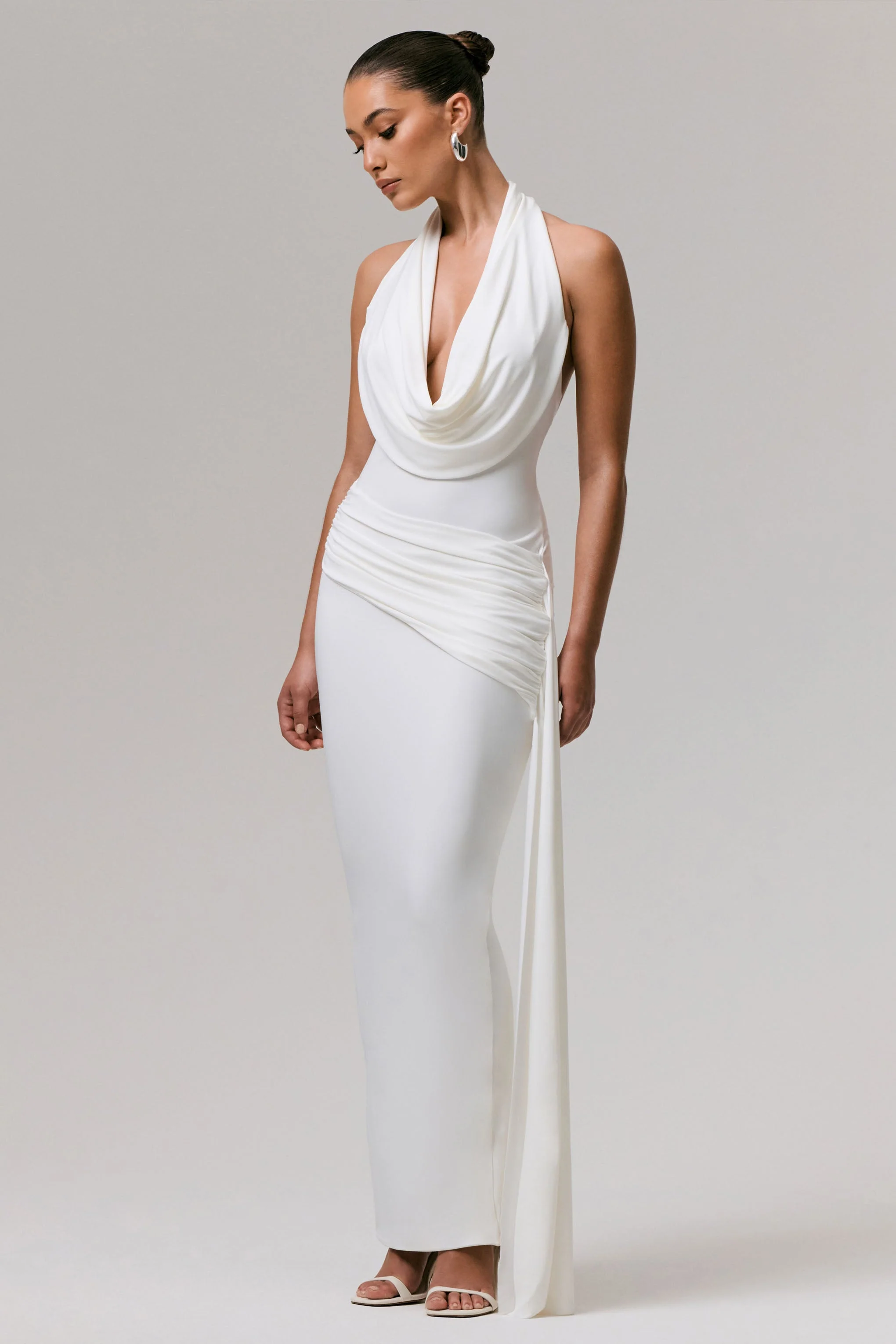 Maude | Witte Diepe V-Hals Maxi Jurk Met Ceintuur - Image 4