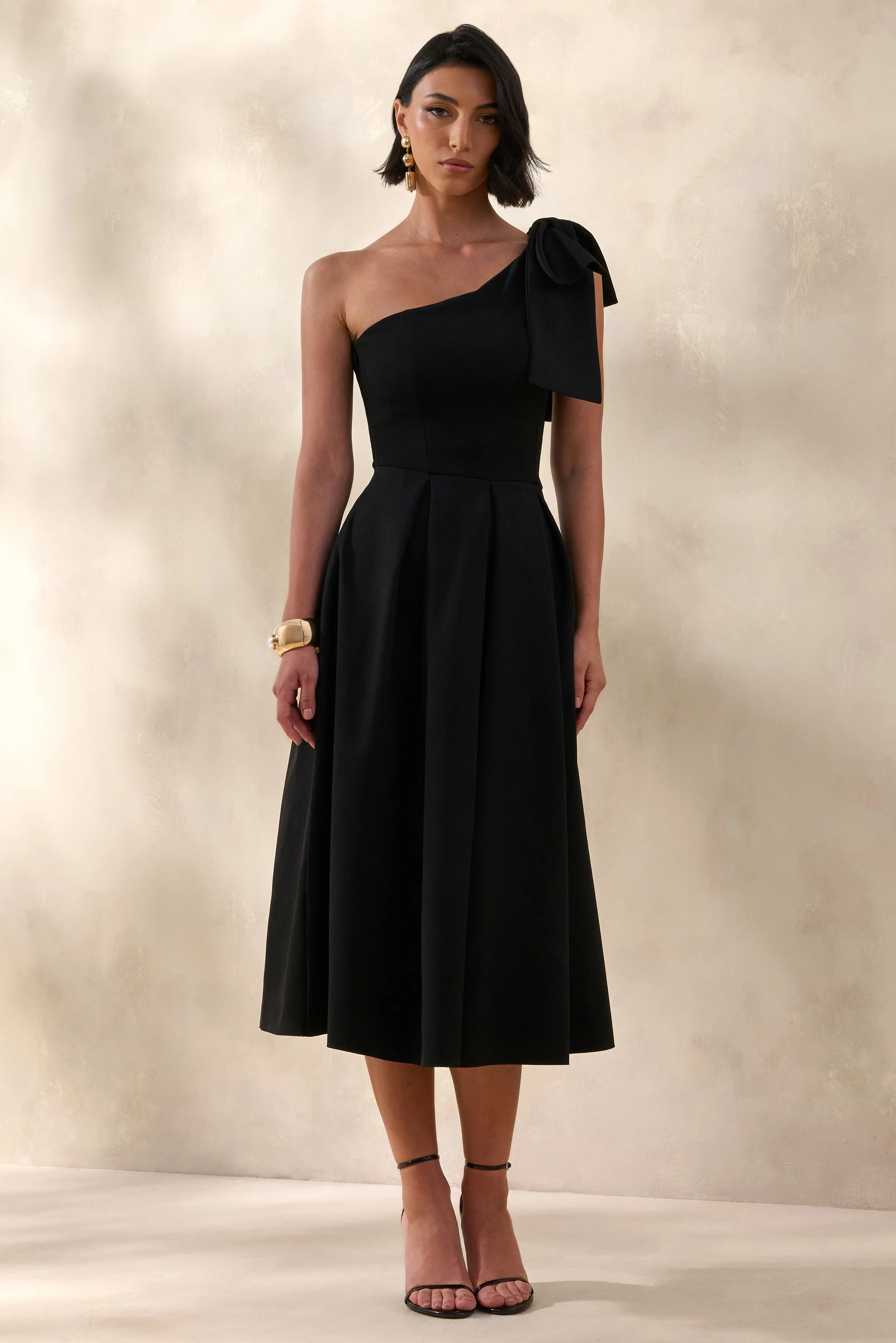 Meria | Zwarte Midi Jurk met Asymmetrische Hals en Strik-Mouw