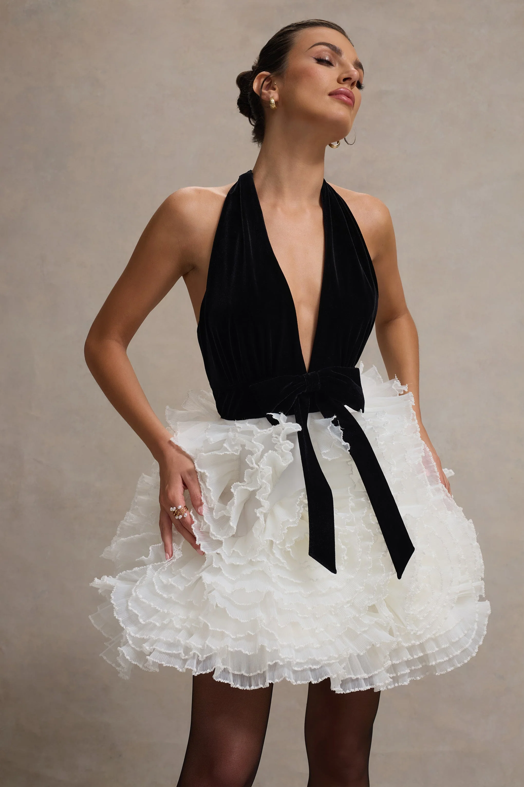 Meringue | Zwarte Velours Mini Jurk Met Diepe V‑Hals En Tulle Rok - Image 3
