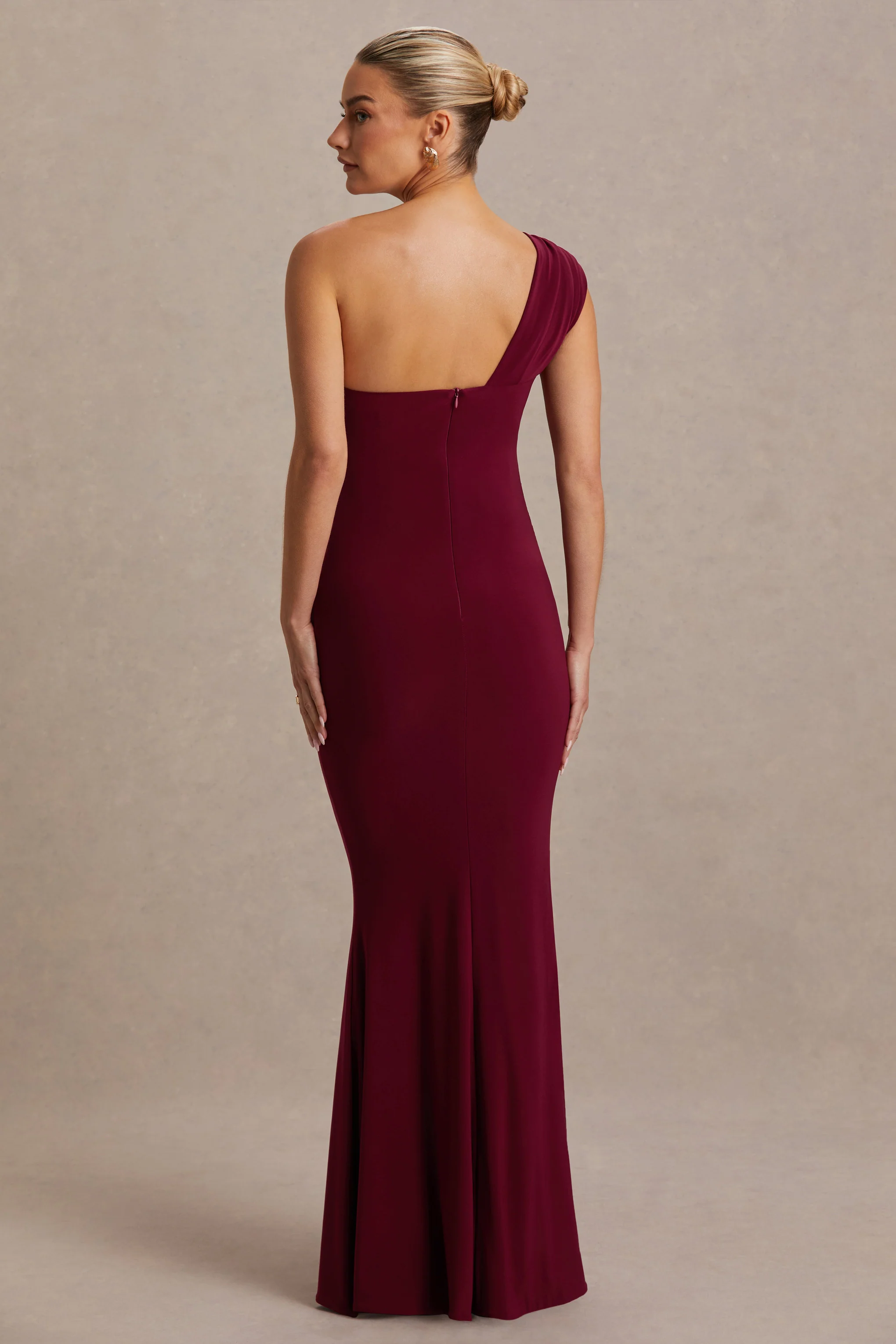 Mila | Bordeaux Zwangerschaps Maxi Jurk Met Asymmetrische Hals - Image 2