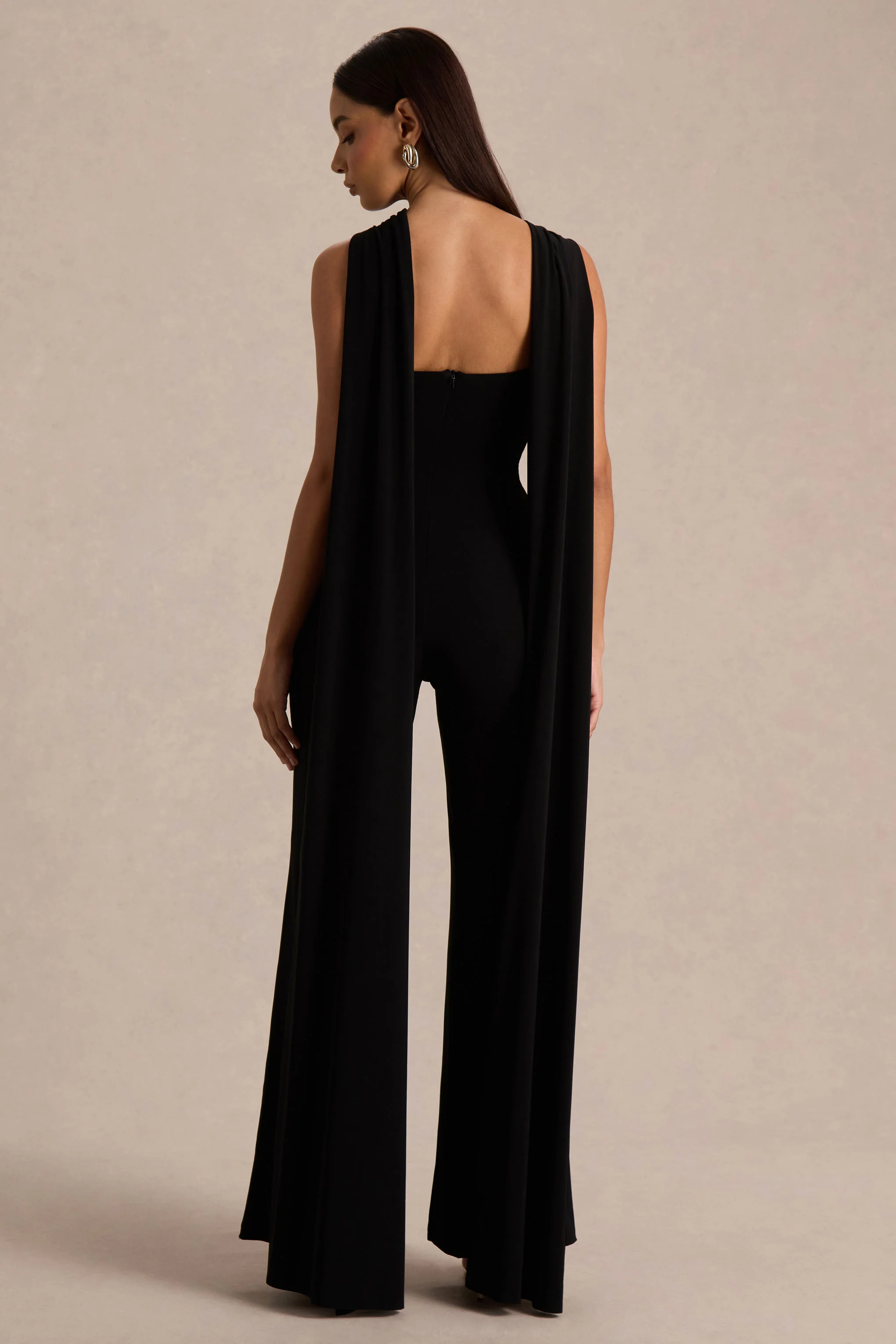 Mindy | Zwarte Halternek Jumpsuit Met Cape - Image 2