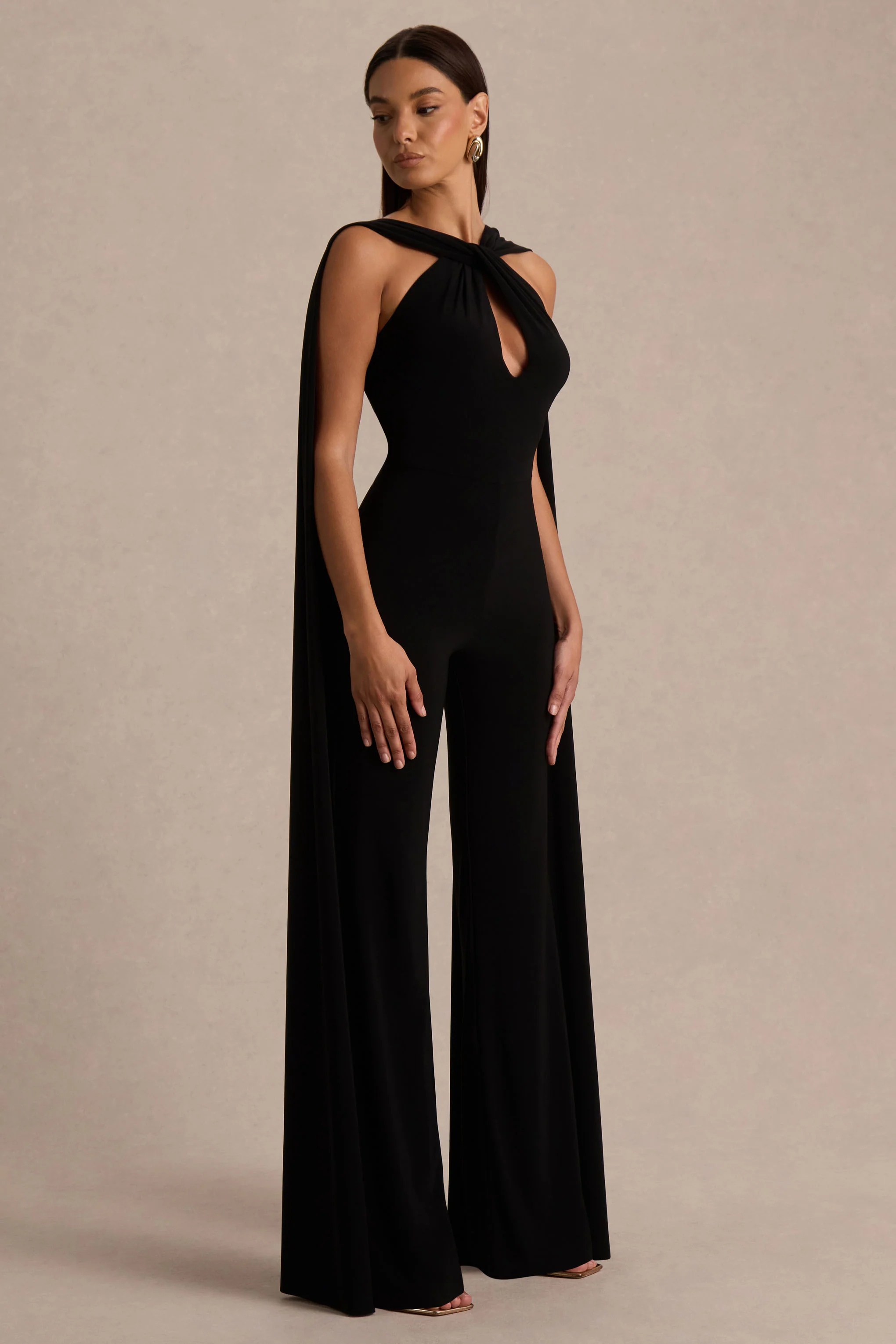Mindy | Zwarte Halternek Jumpsuit Met Cape - Image 3