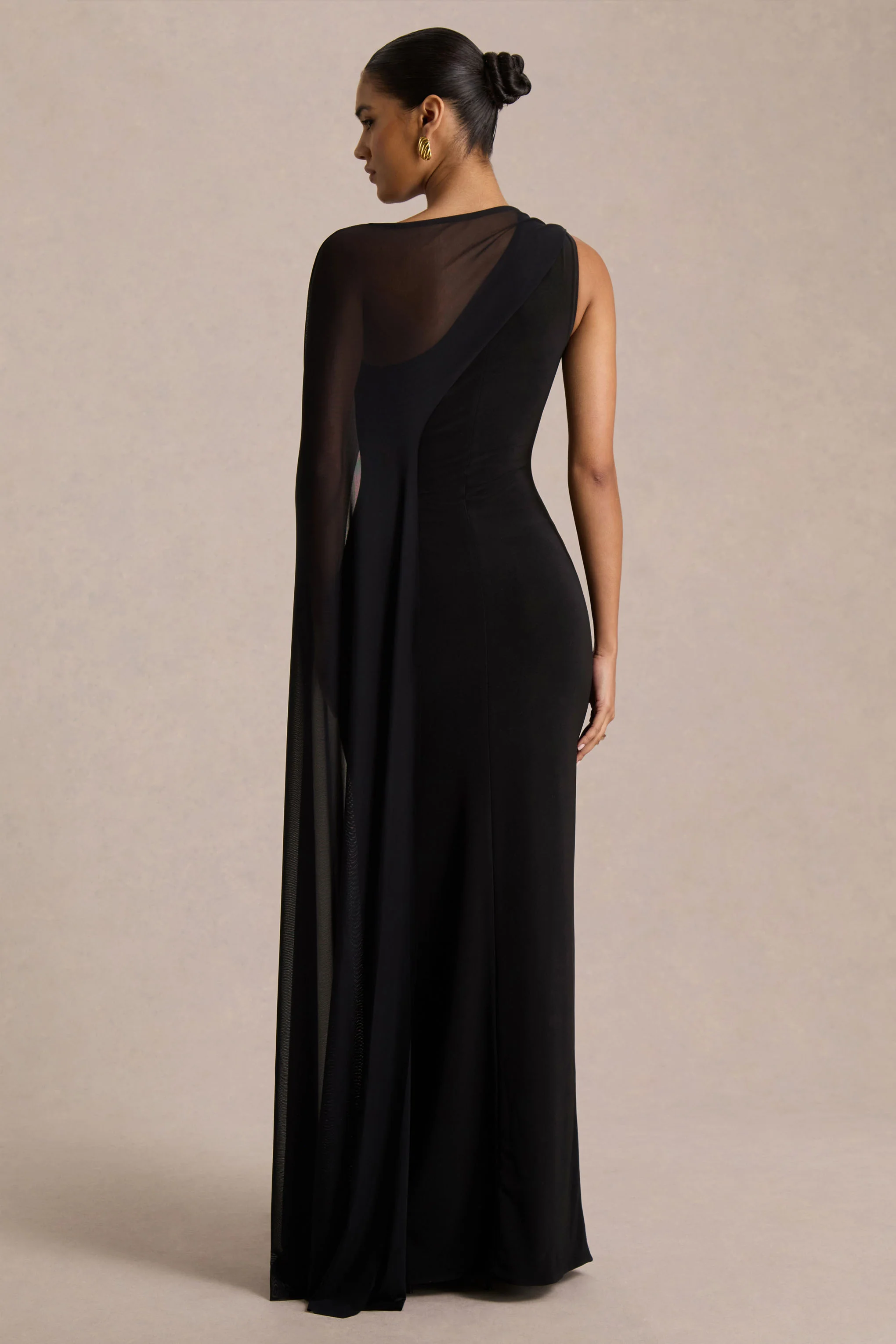 Mirelle | Zwarte Asymmetrische Hals Maxi Jurk Met Transparante Cape‑Mouwen - Image 2
