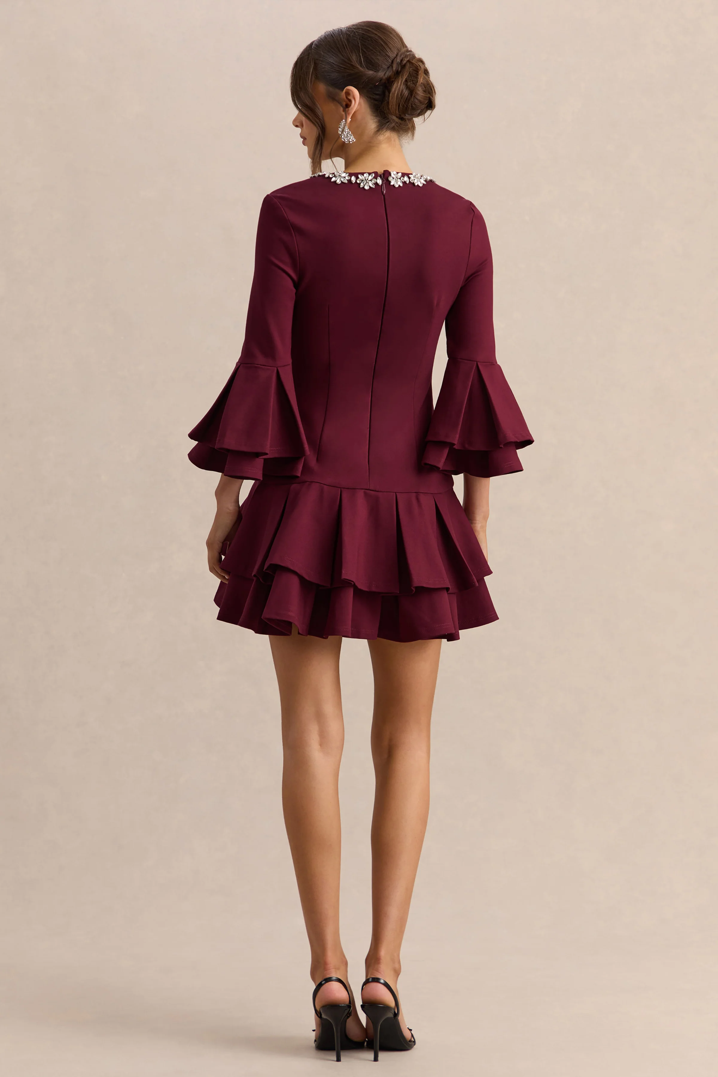 Mirna | Bordeaux Ronde Hals Mini Jurk Met Bel Mouwen En Ruches Details - Image 2