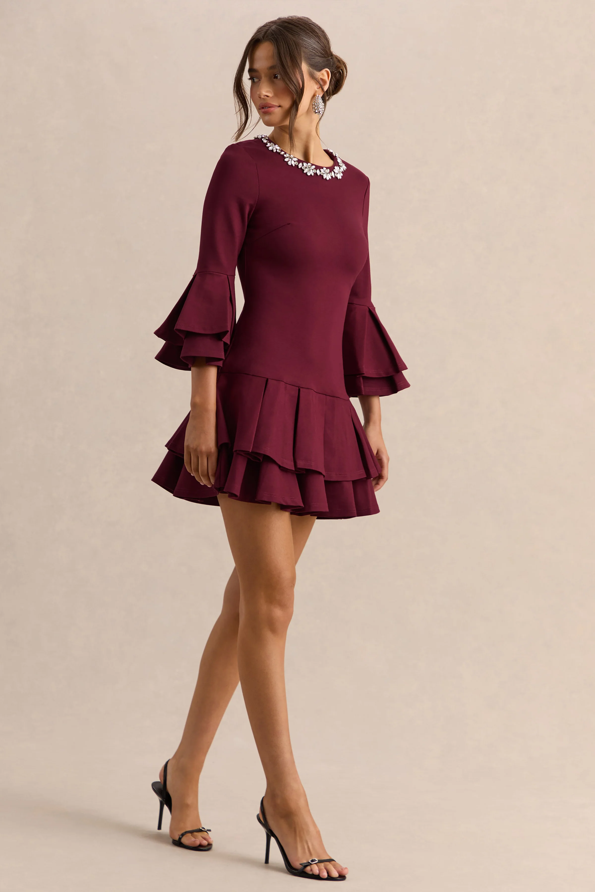 Mirna | Bordeaux Ronde Hals Mini Jurk Met Bel Mouwen En Ruches Details - Image 4