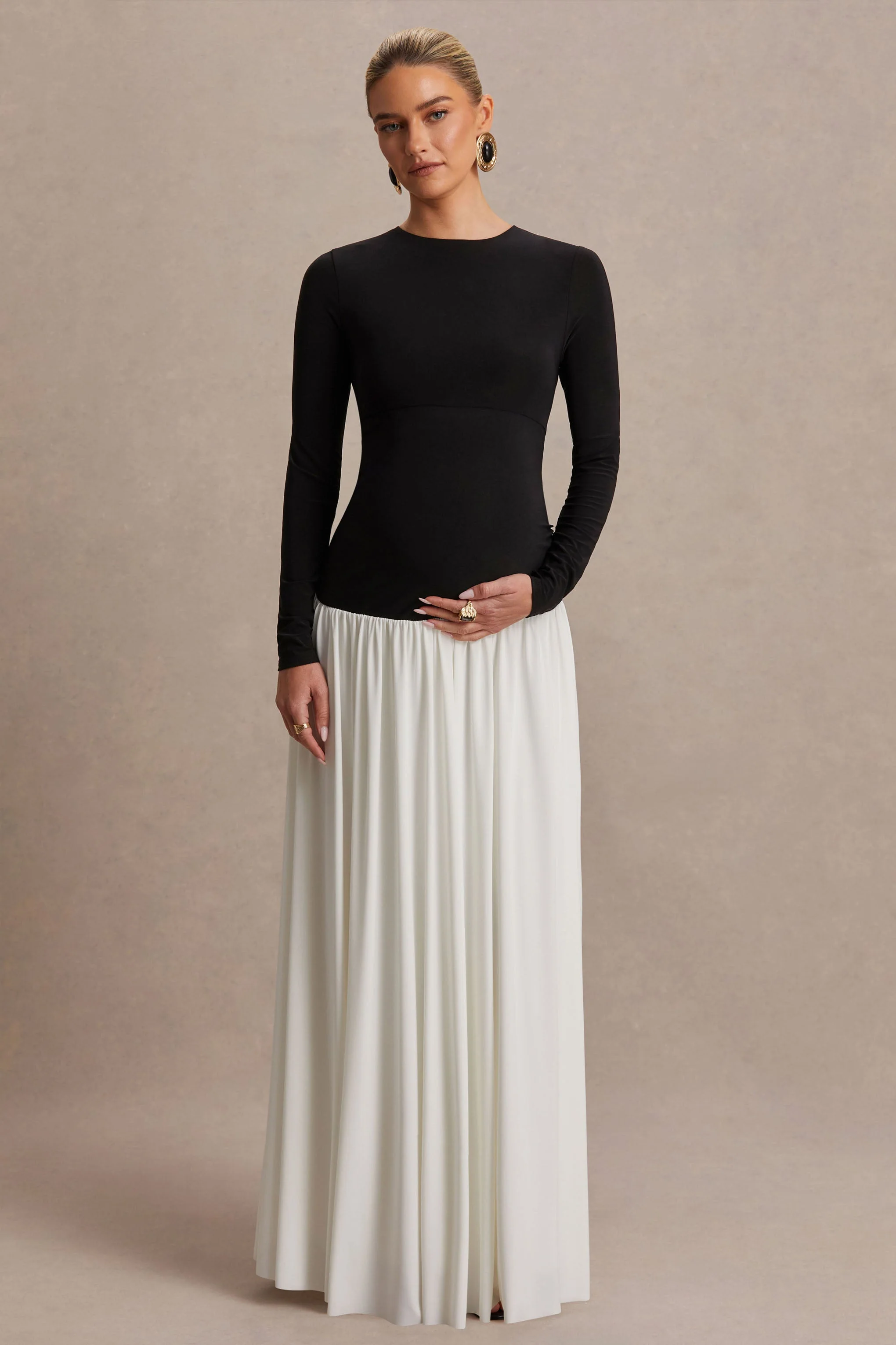 Monroe | Zwart-Witte Ronde Hals Zwangerschaps Maxi Jurk Met Verlaagde Taille - Image 4