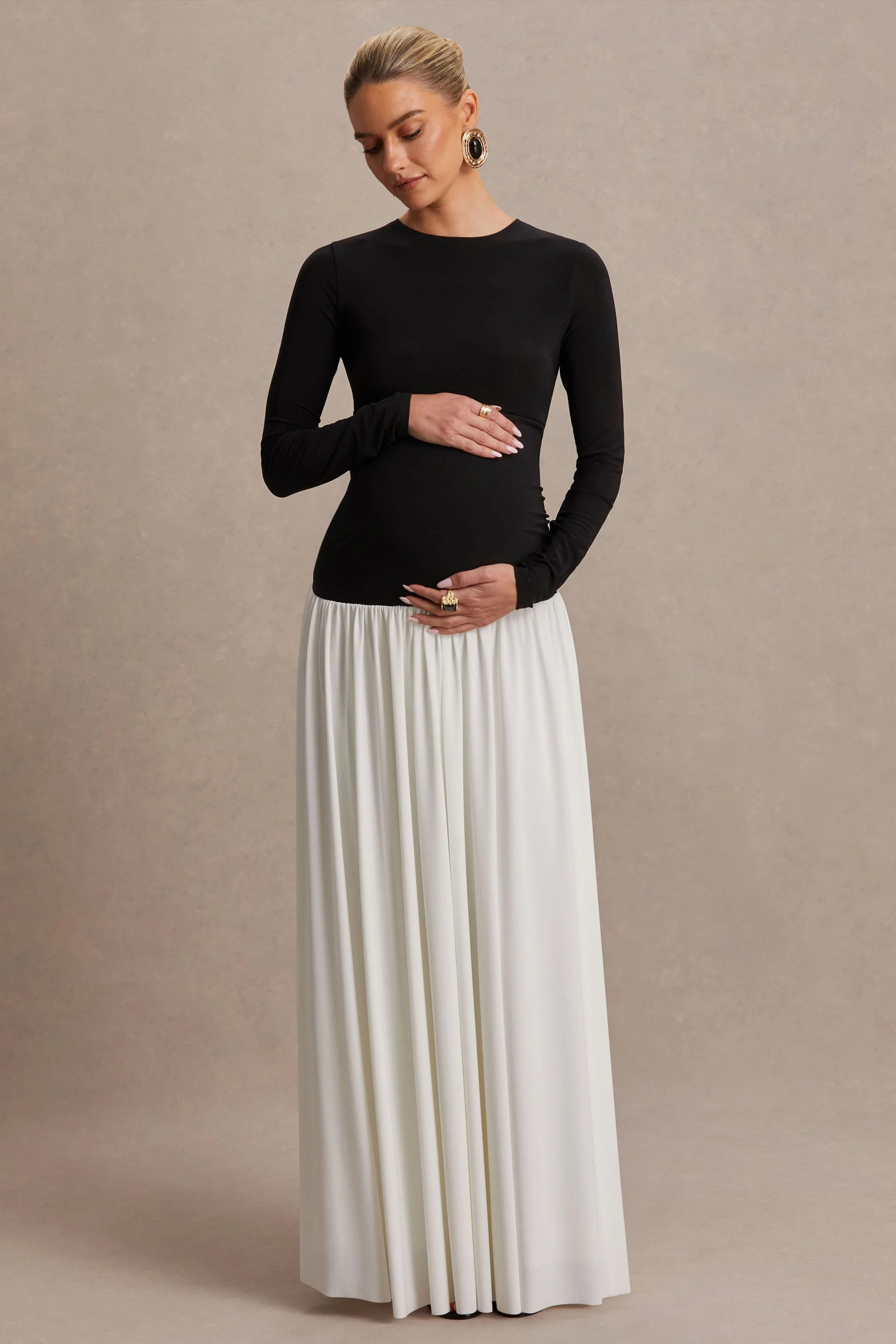 Monroe | Zwart-Witte Ronde Hals Zwangerschaps Maxi Jurk Met Verlaagde Taille - Image 6