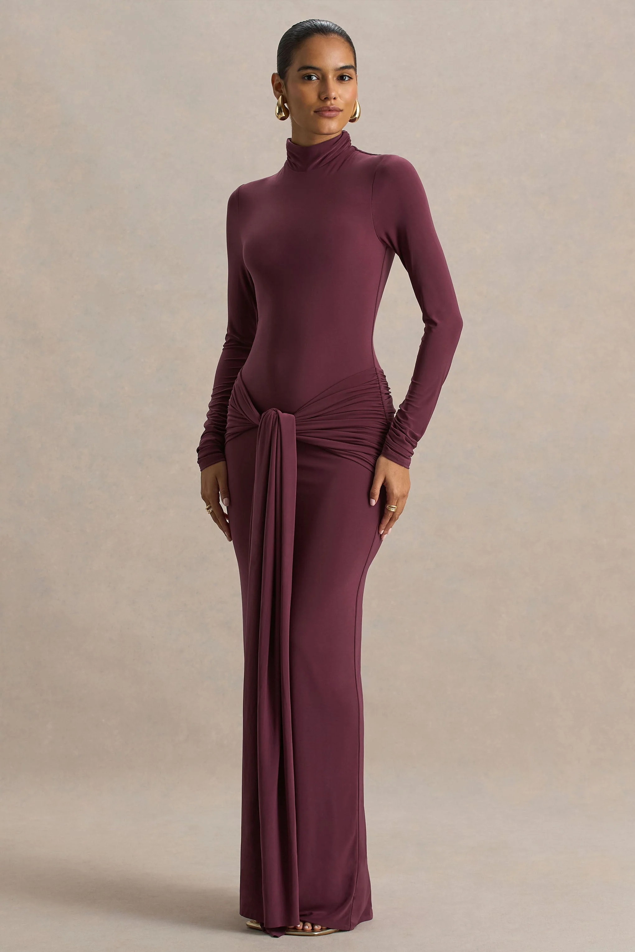 Myra | Bordeaux Hoge Hals Maxi Jurk Met Ceintuur En Gerimpeld Details - Image 3