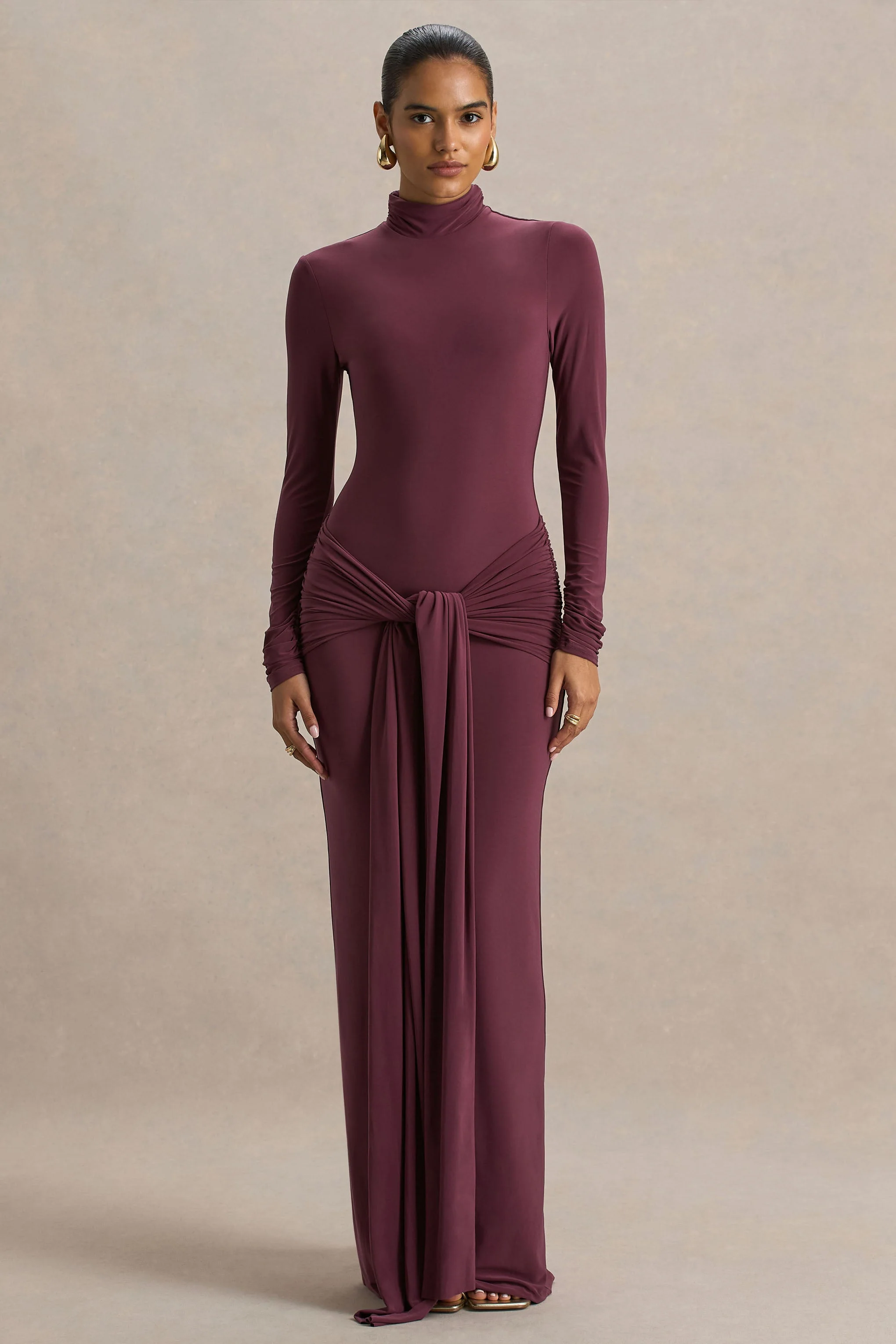 Myra | Bordeaux Hoge Hals Maxi Jurk Met Ceintuur En Gerimpeld Details - Image 4
