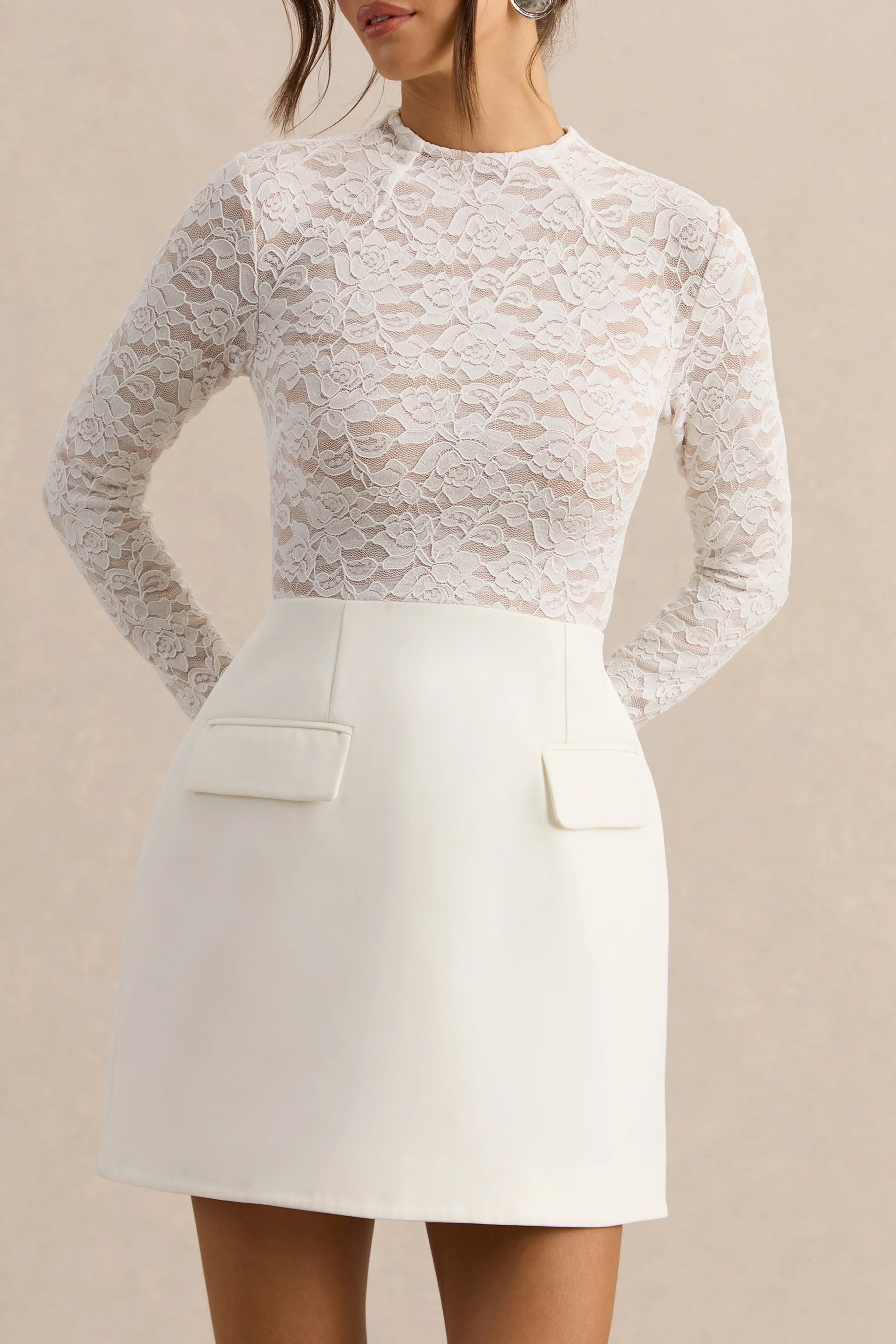 Mysteria | Witte Kanten Mini Jurk Met Hoge Hals En Zak Details - Image 5