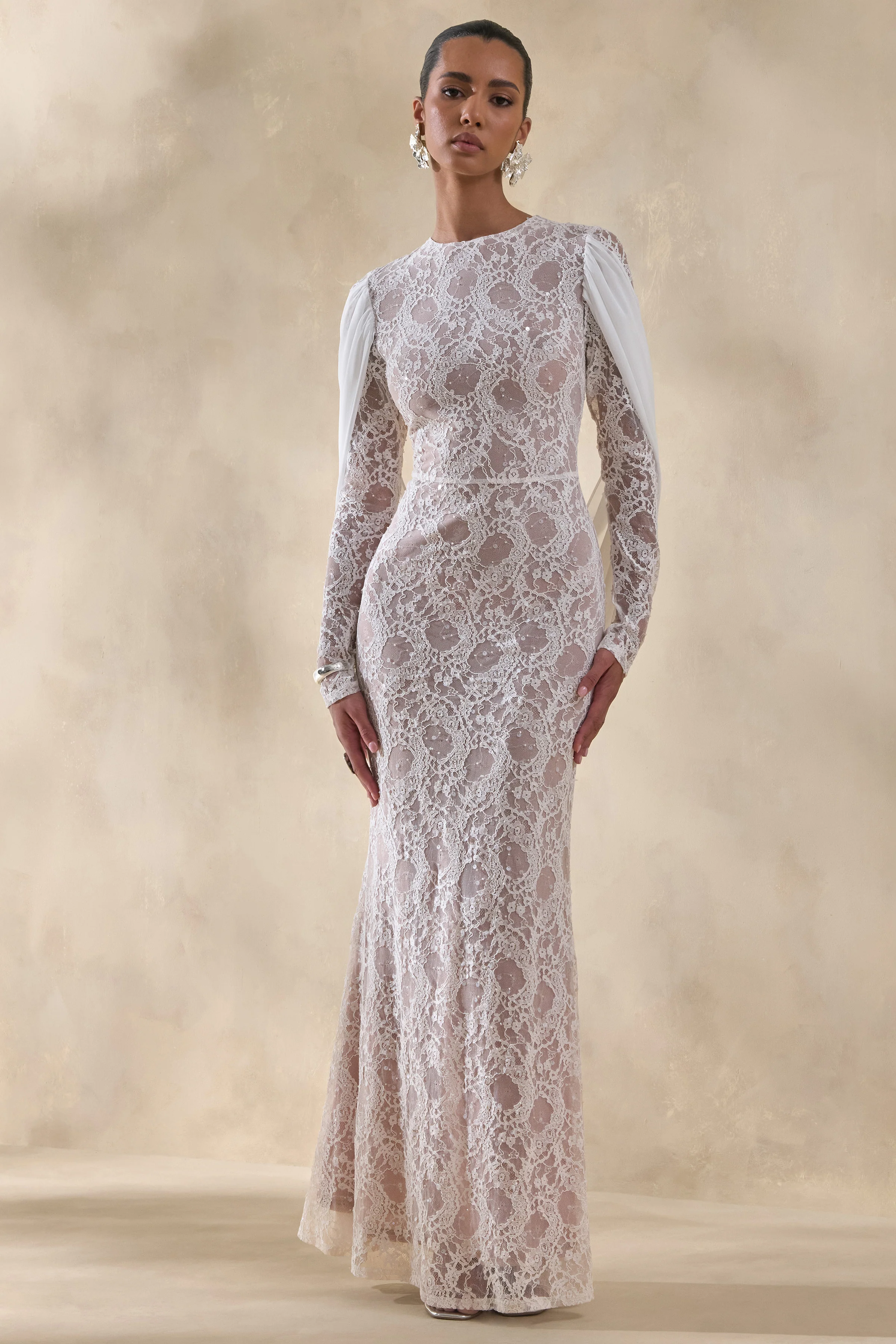 Nabina | Witte Kanten Maxi Jurk met Ronde Hals En Draperend Detail Op De Rug