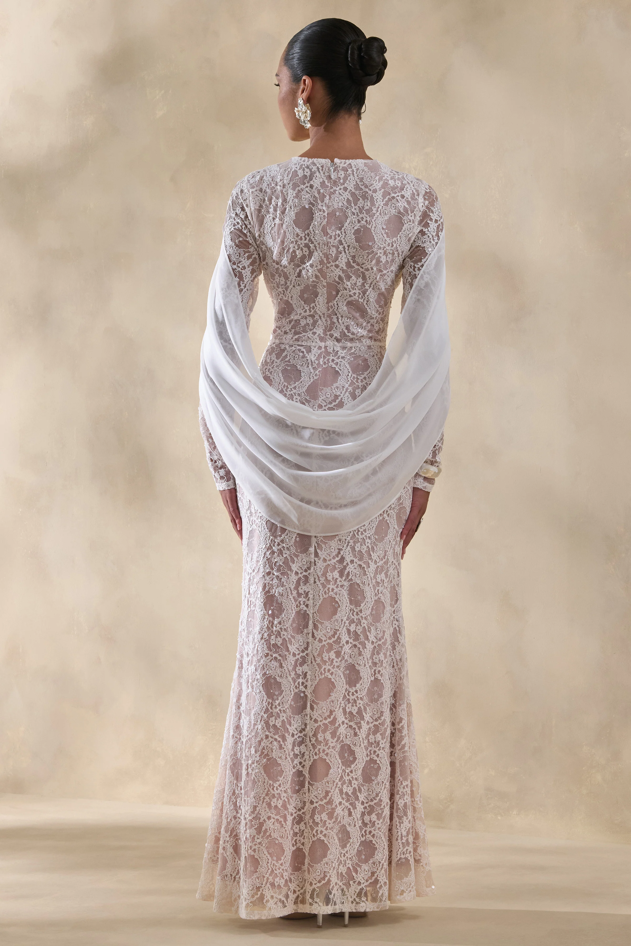 Nabina | Witte Kanten Maxi Jurk met Ronde Hals En Draperend Detail Op De Rug - Image 2