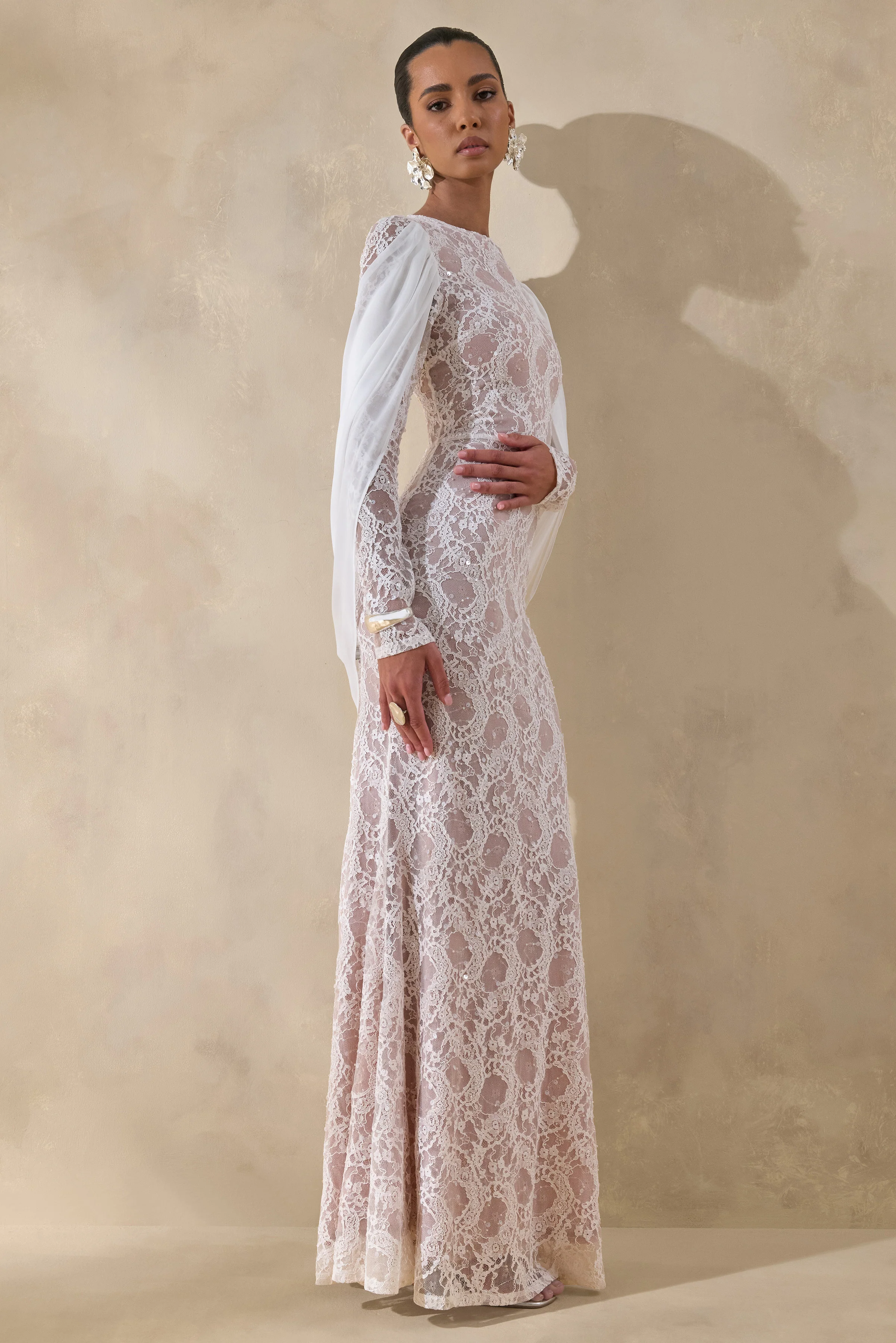 Nabina | Witte Kanten Maxi Jurk met Ronde Hals En Draperend Detail Op De Rug - Image 6