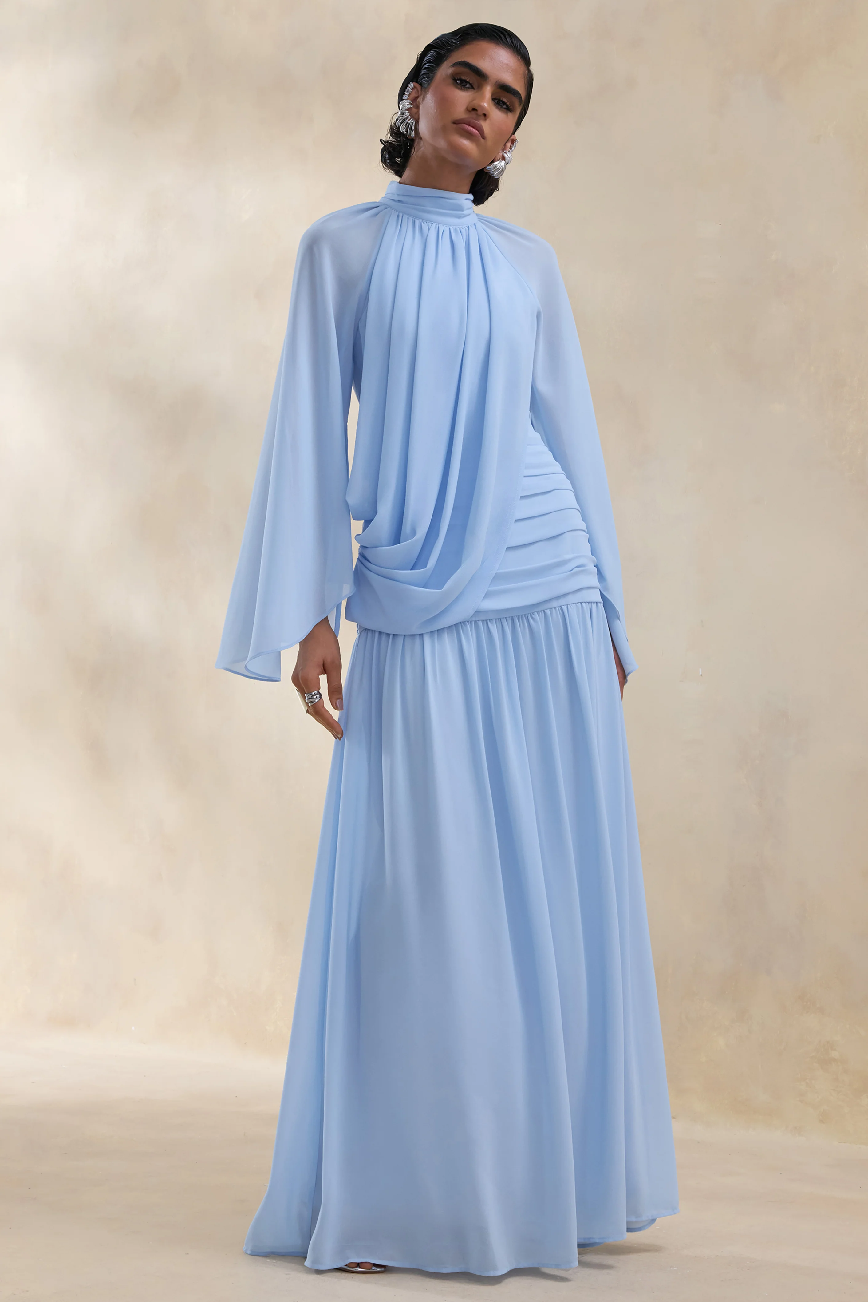 Narella | Blauwe Chiffon Maxi Jurk Met Hoge Hals En Draperende Details - Image 4