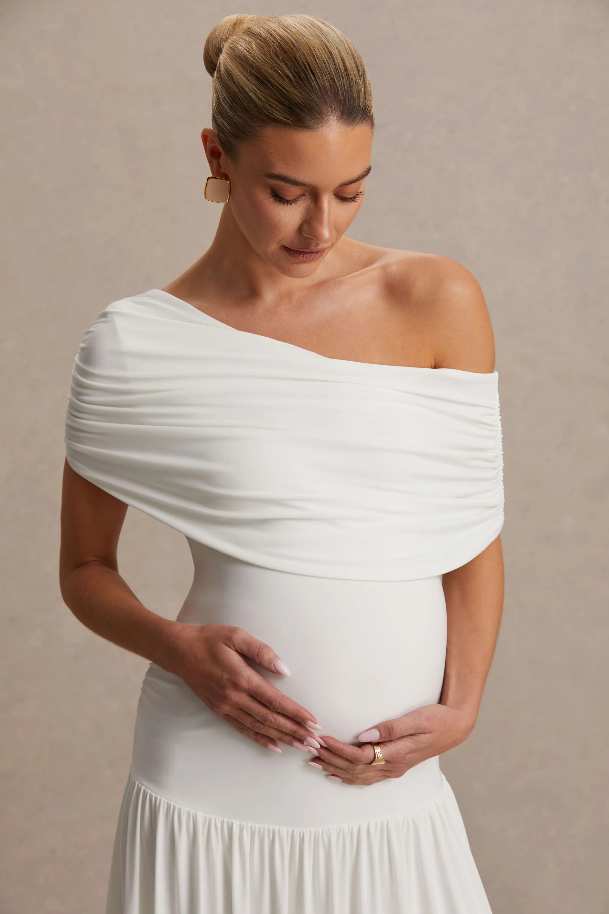 Noah | Witte Zwangerschaps Asymmetrische Hals Maxi Jurk Met VerlaagdeTaille - Image 6
