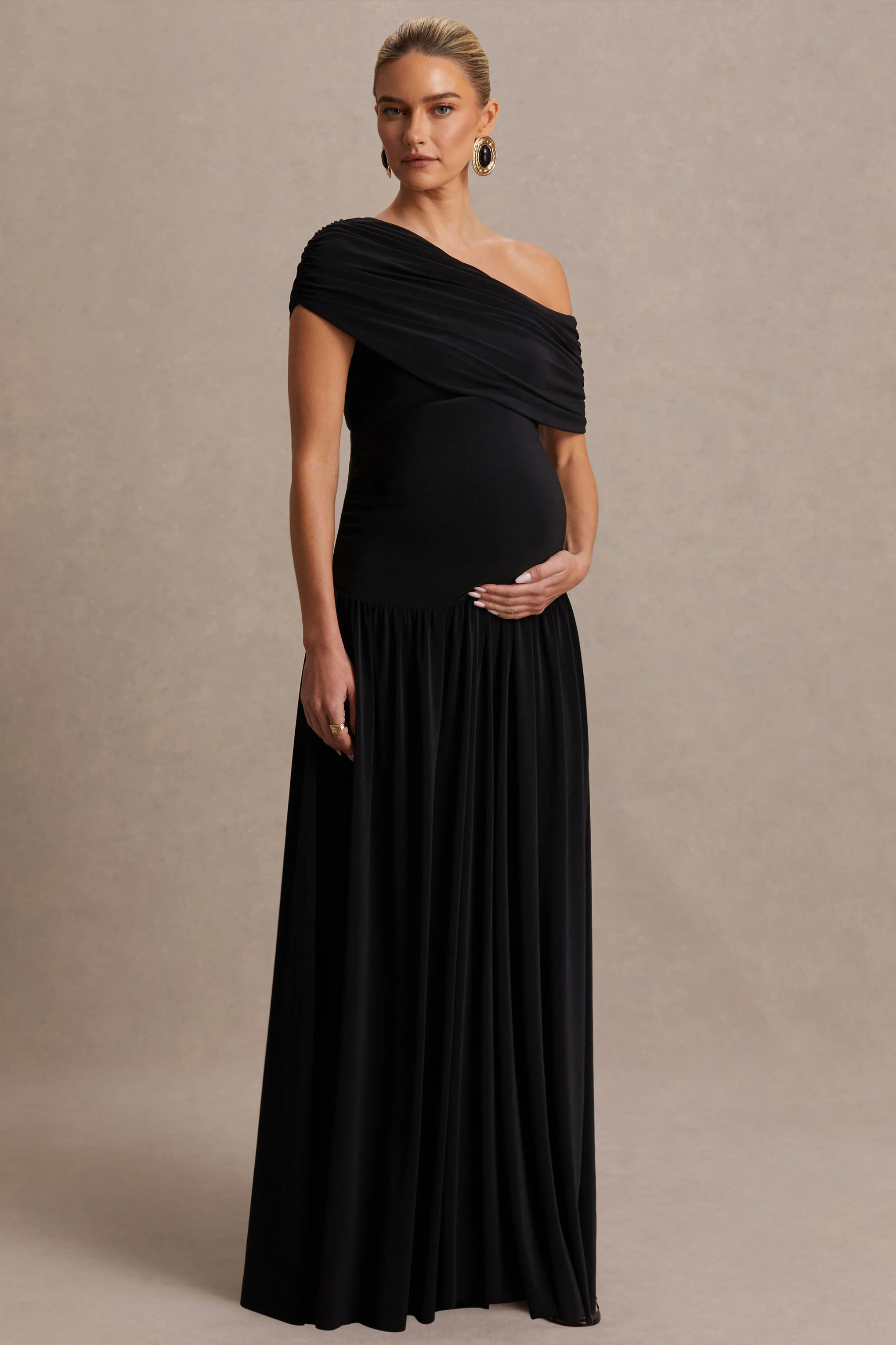 Noah | Zwarte Zwangerschaps Maxi Jurk Met Asymmetrische Hals En VerlaagdeTaille - Image 5