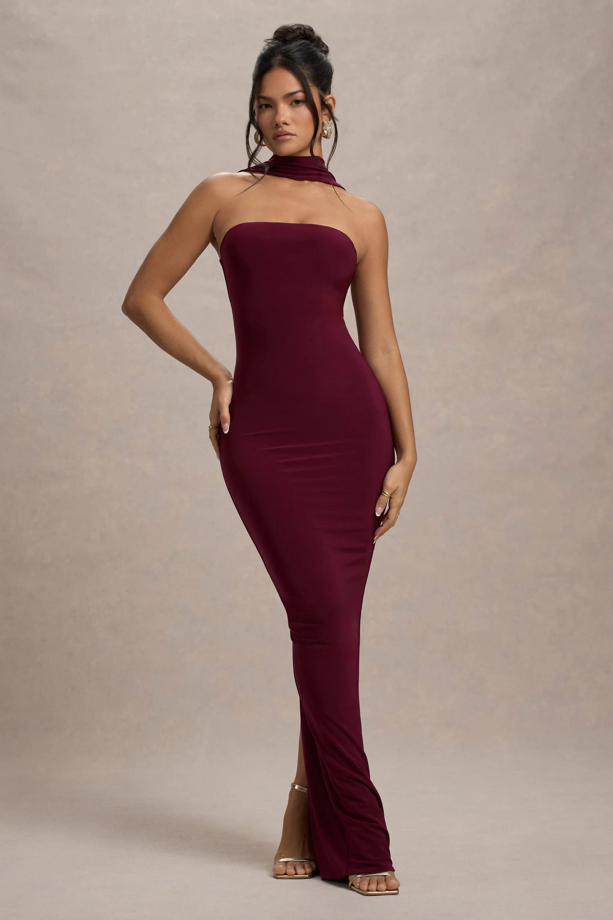 Nobu | Bordeaux Bandeau Maxi Jurk Met Halter Kraag - Image 5